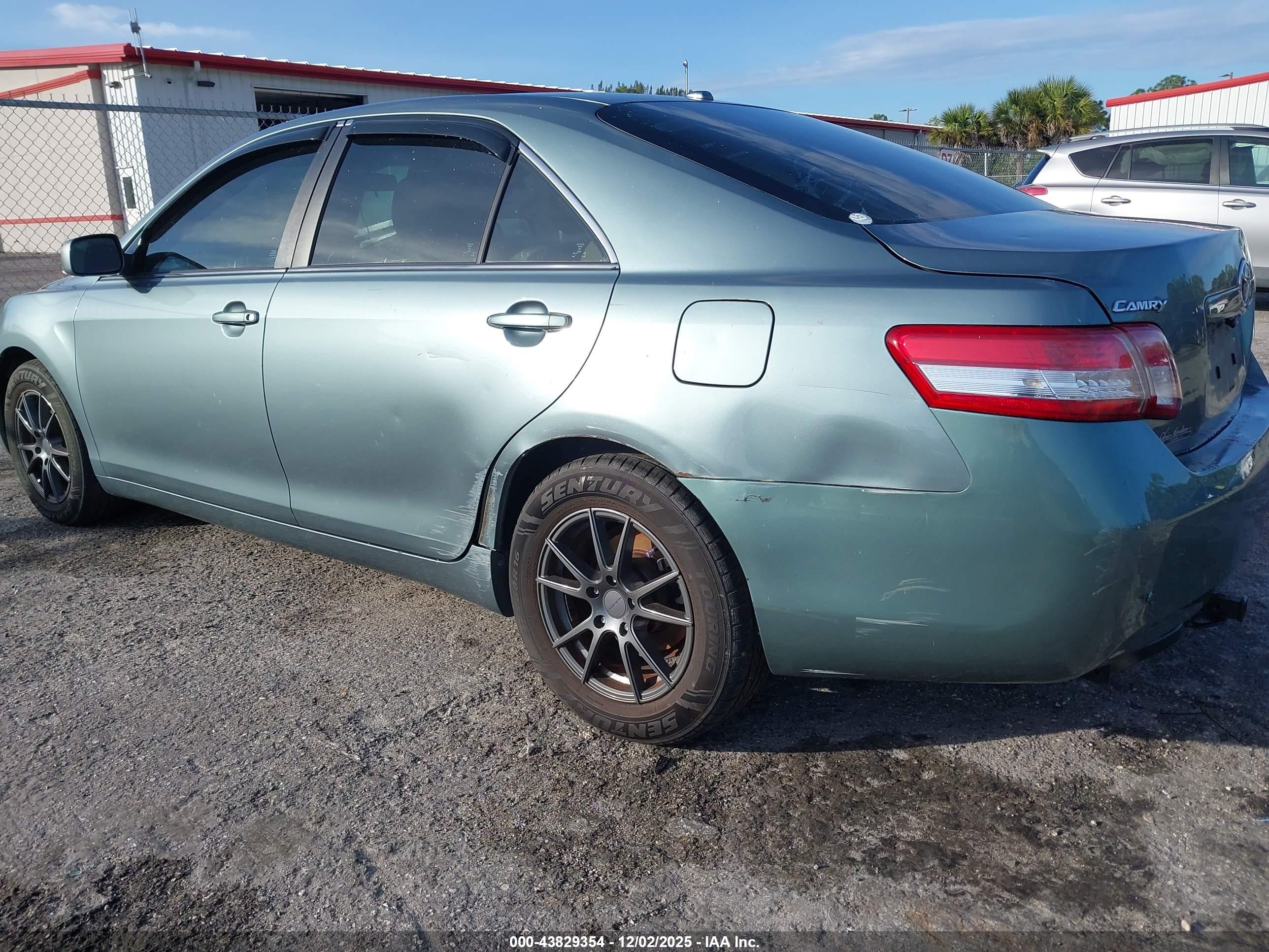 TOYOTA CAMRY image 6