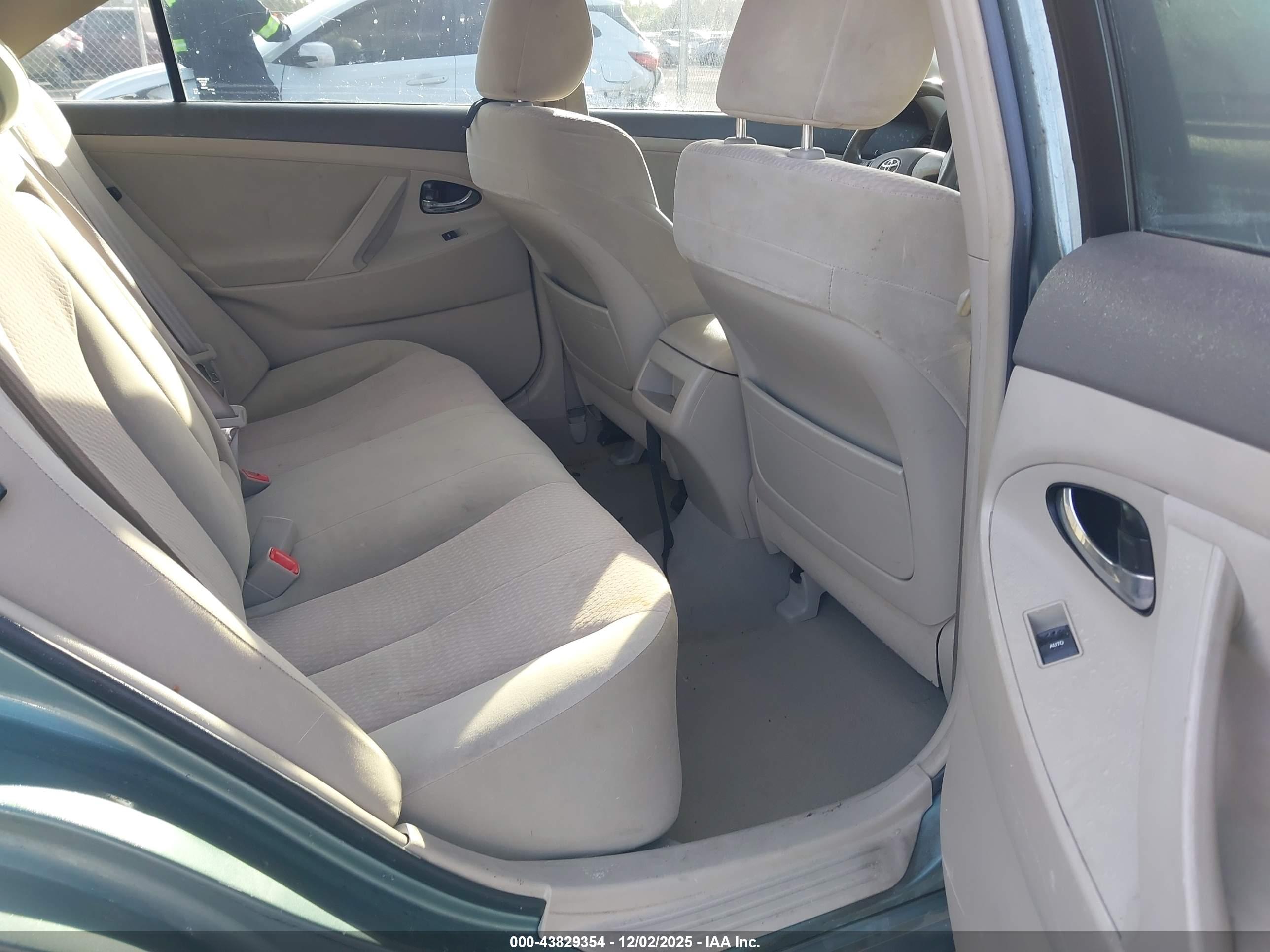 TOYOTA CAMRY image 8