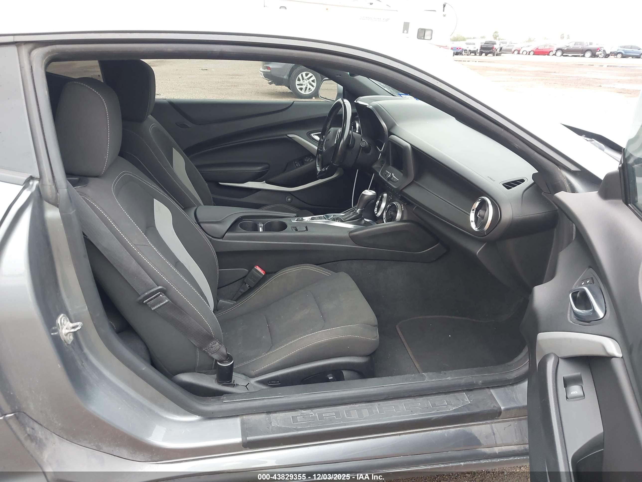 CHEVROLET CAMARO image 5