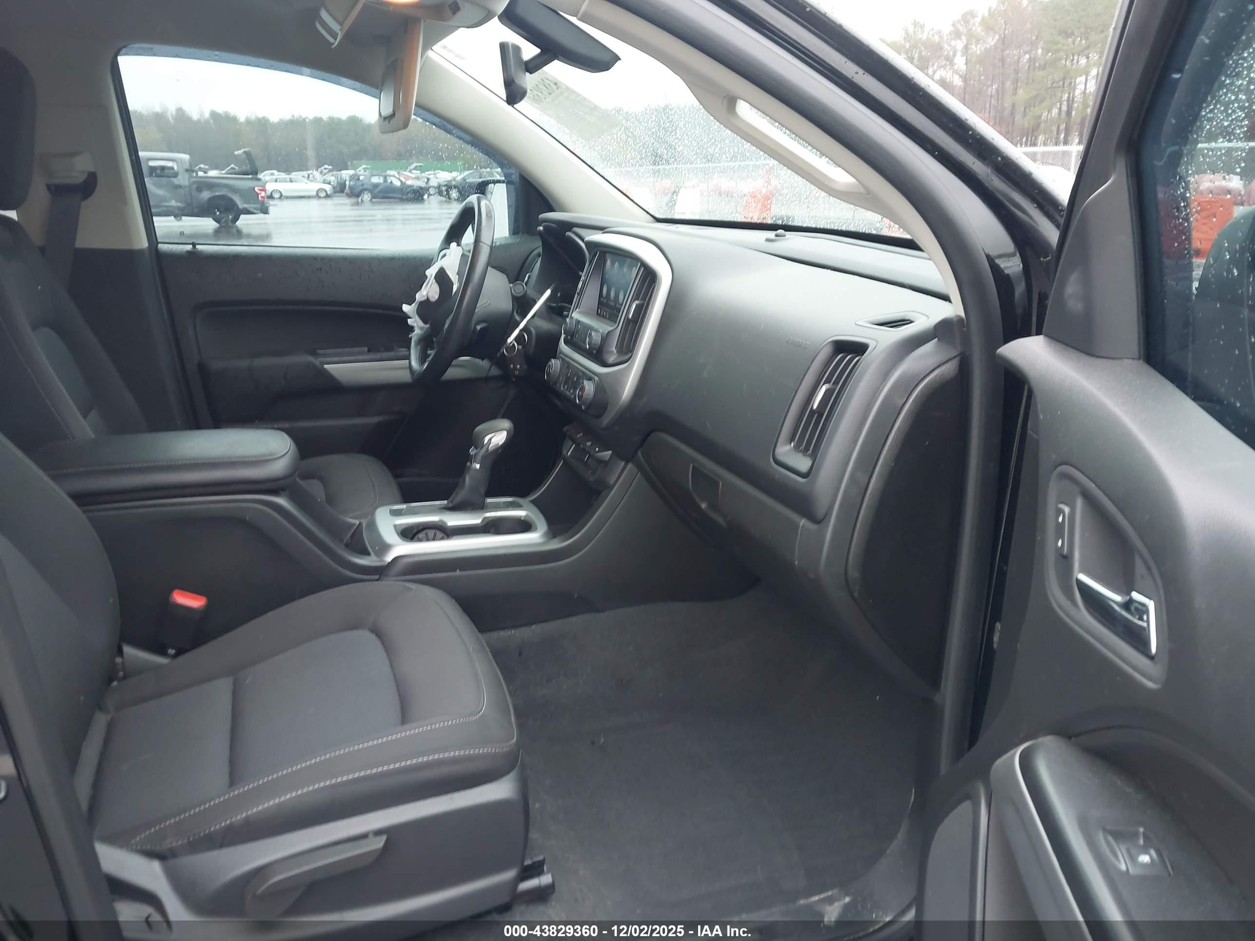CHEVROLET COLORADO image 5