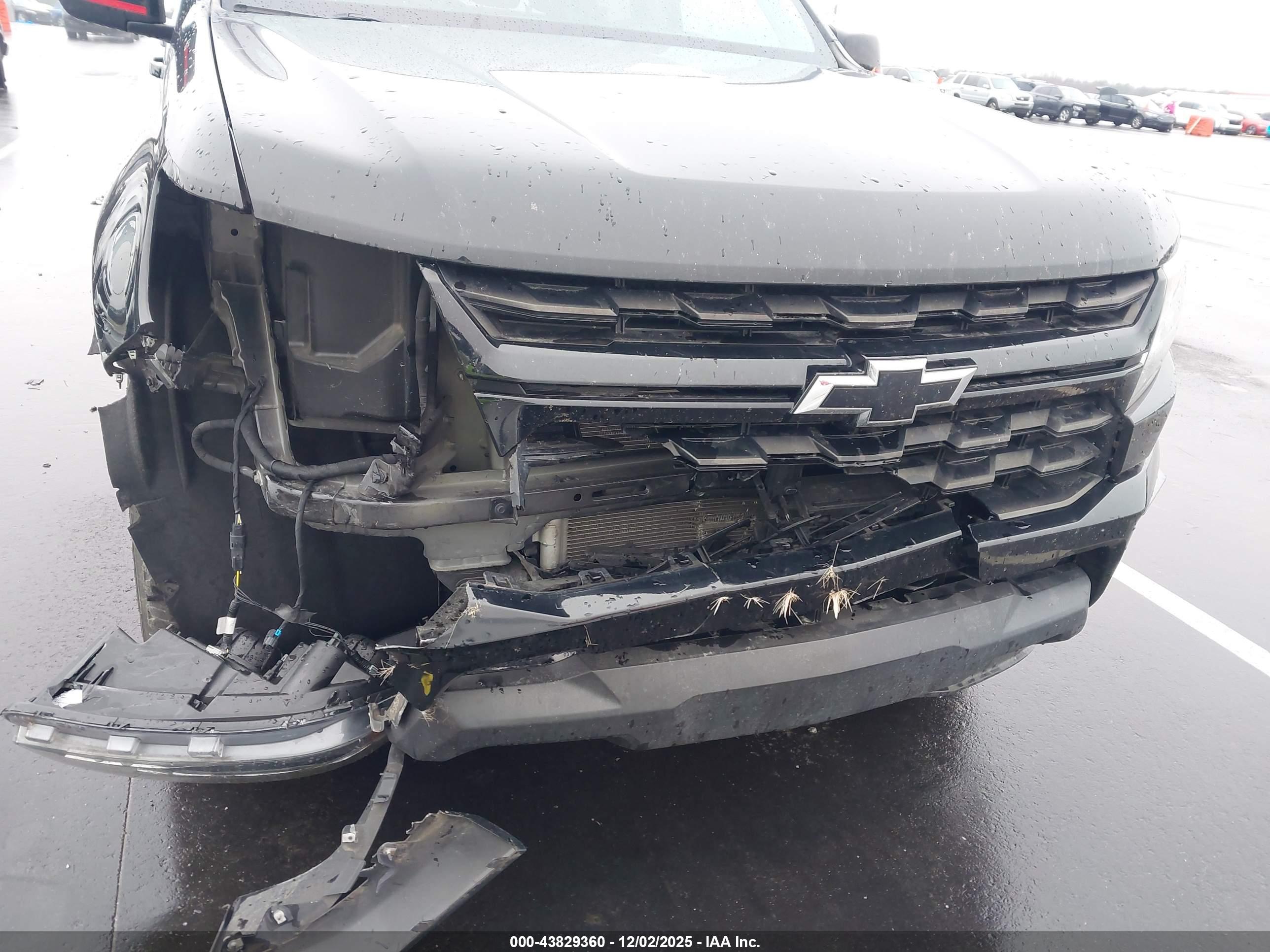 CHEVROLET COLORADO image 6