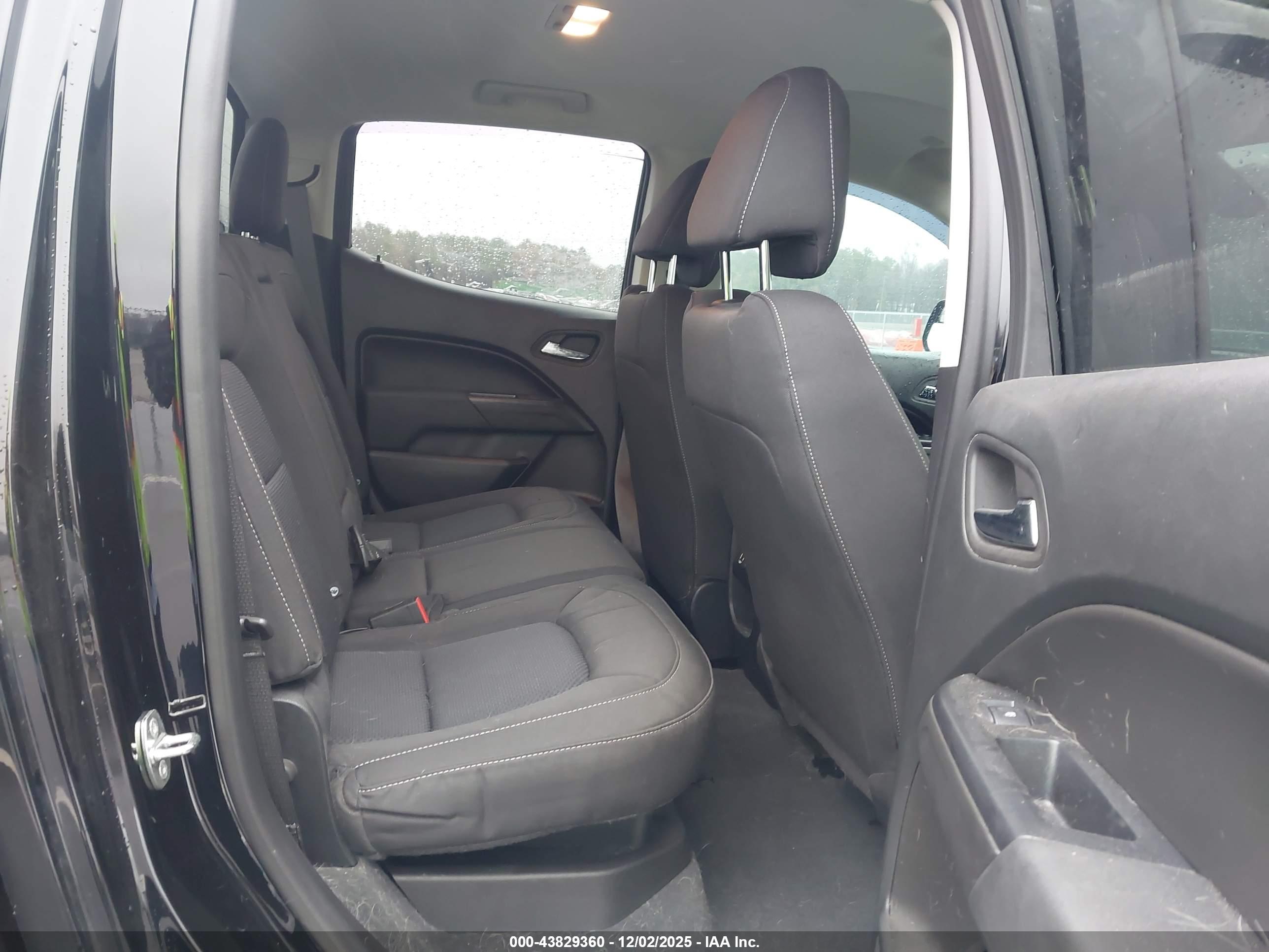 CHEVROLET COLORADO image 8