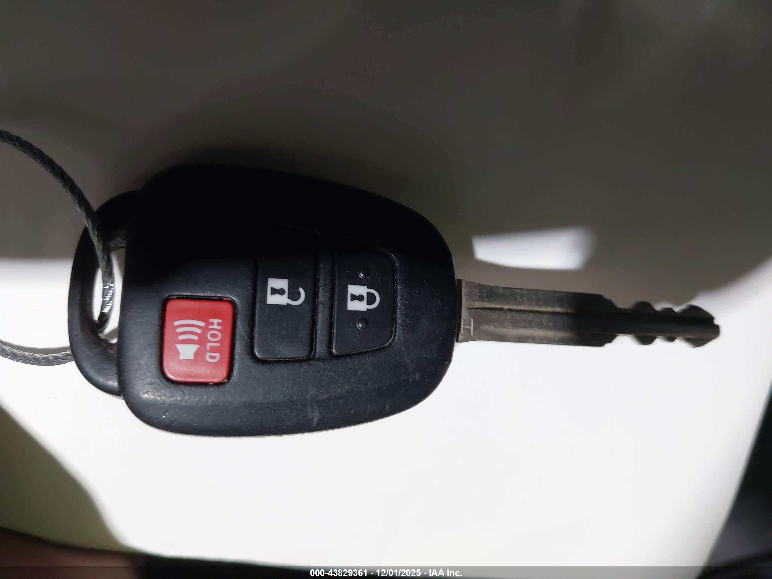 TOYOTA RAV4 image 11