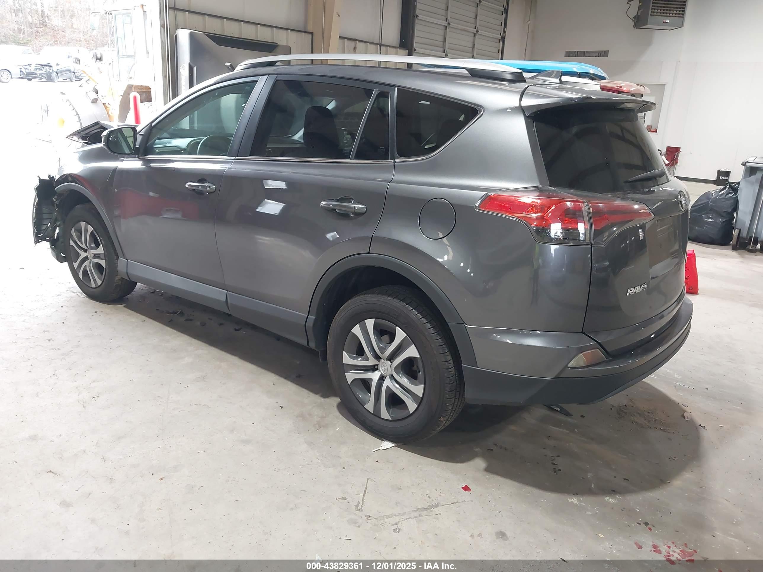 TOYOTA RAV4 image 3