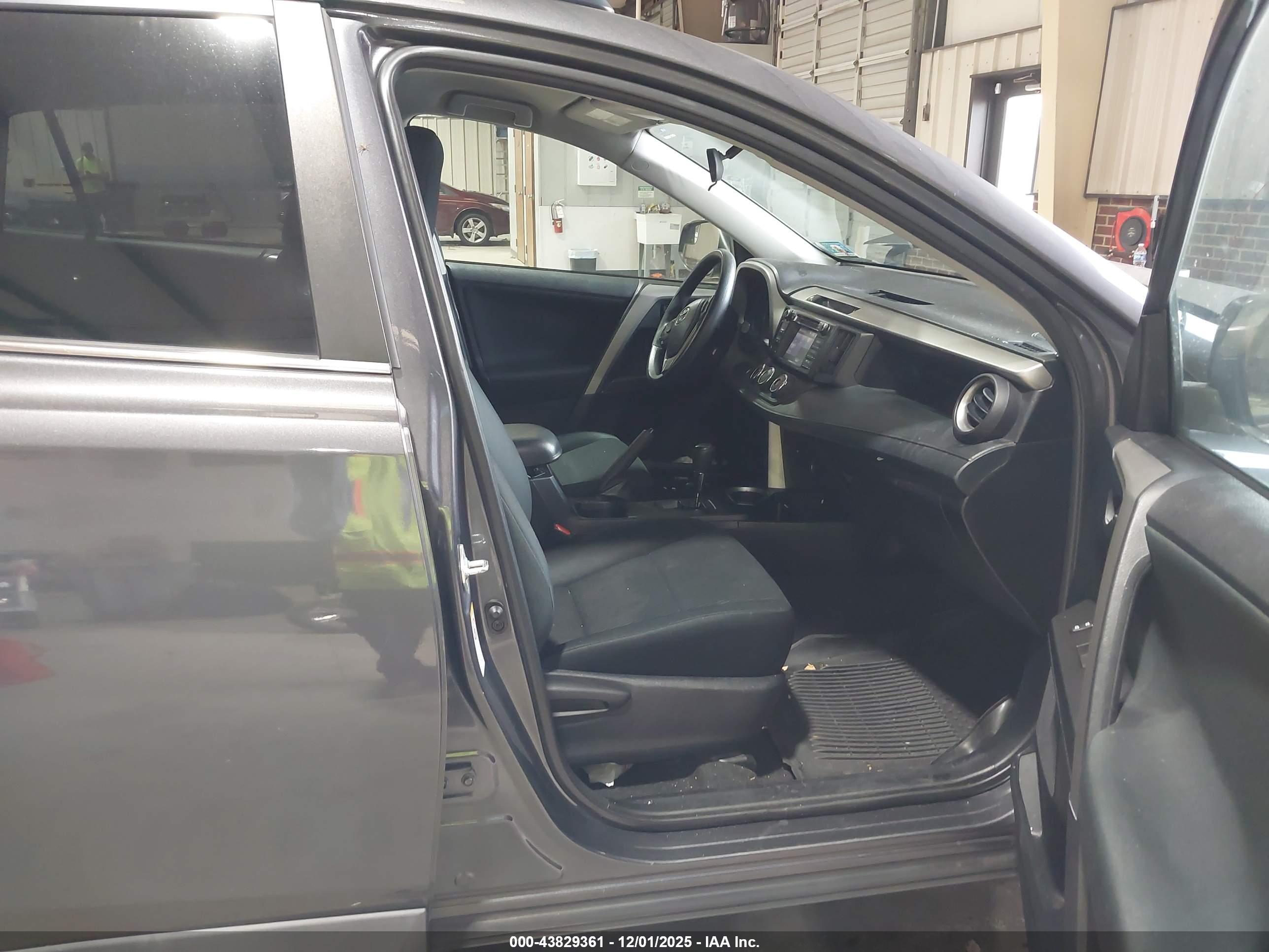 TOYOTA RAV4 image 5