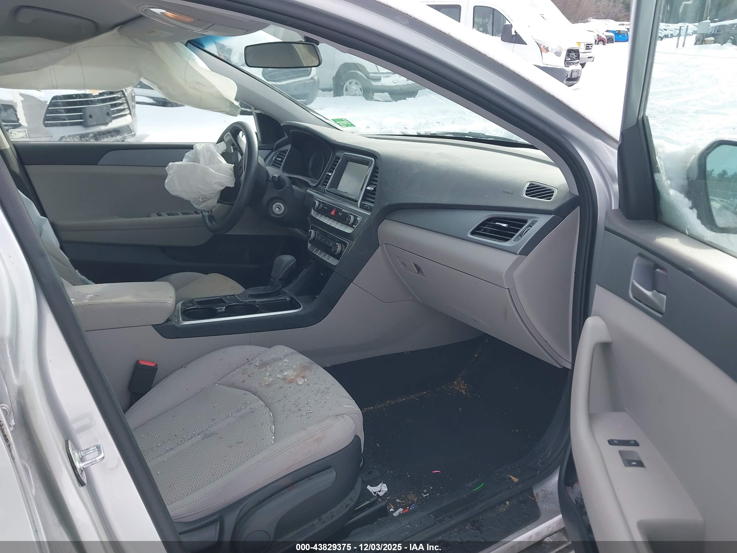 HYUNDAI SONATA image 5