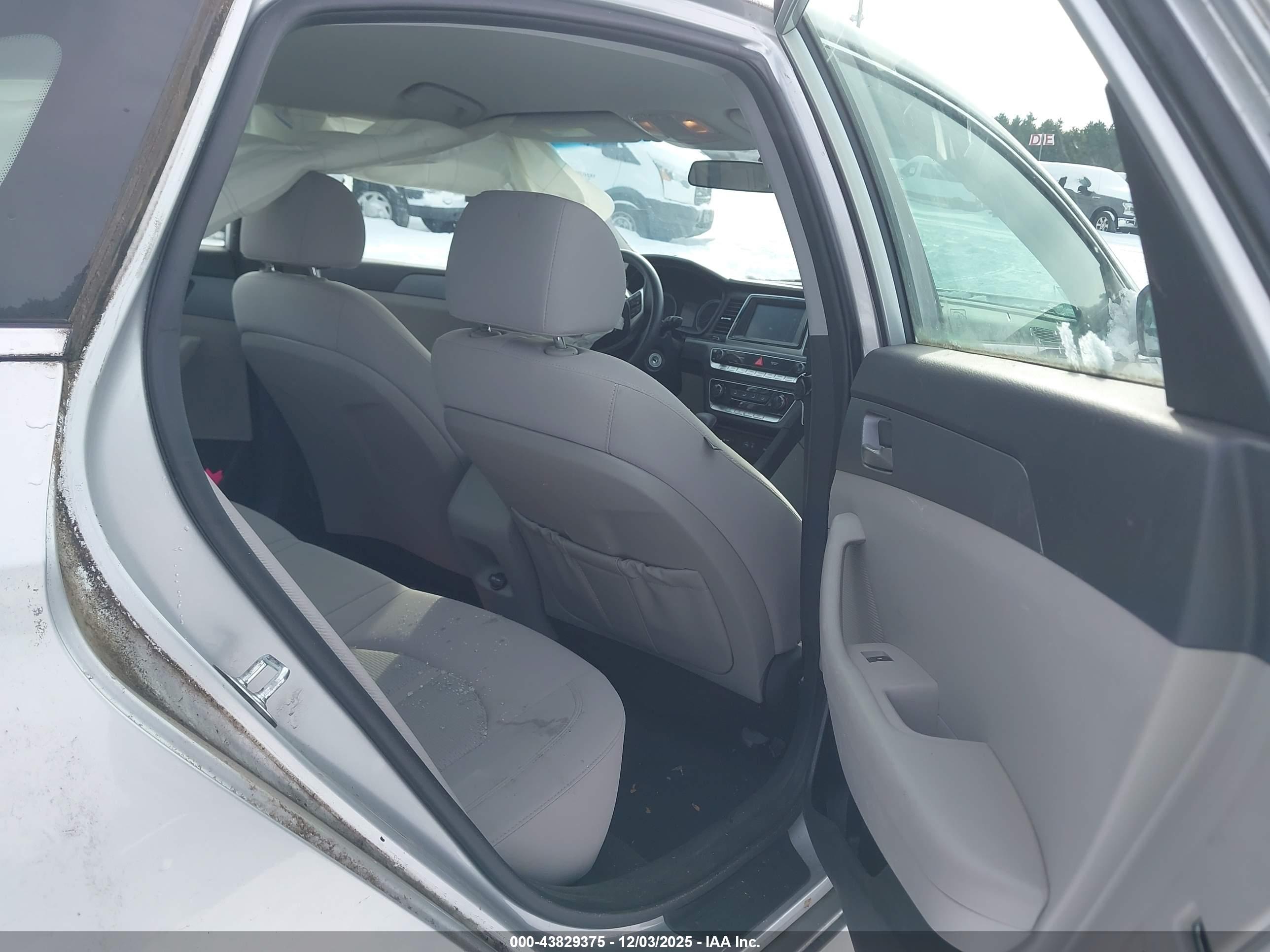 HYUNDAI SONATA image 8
