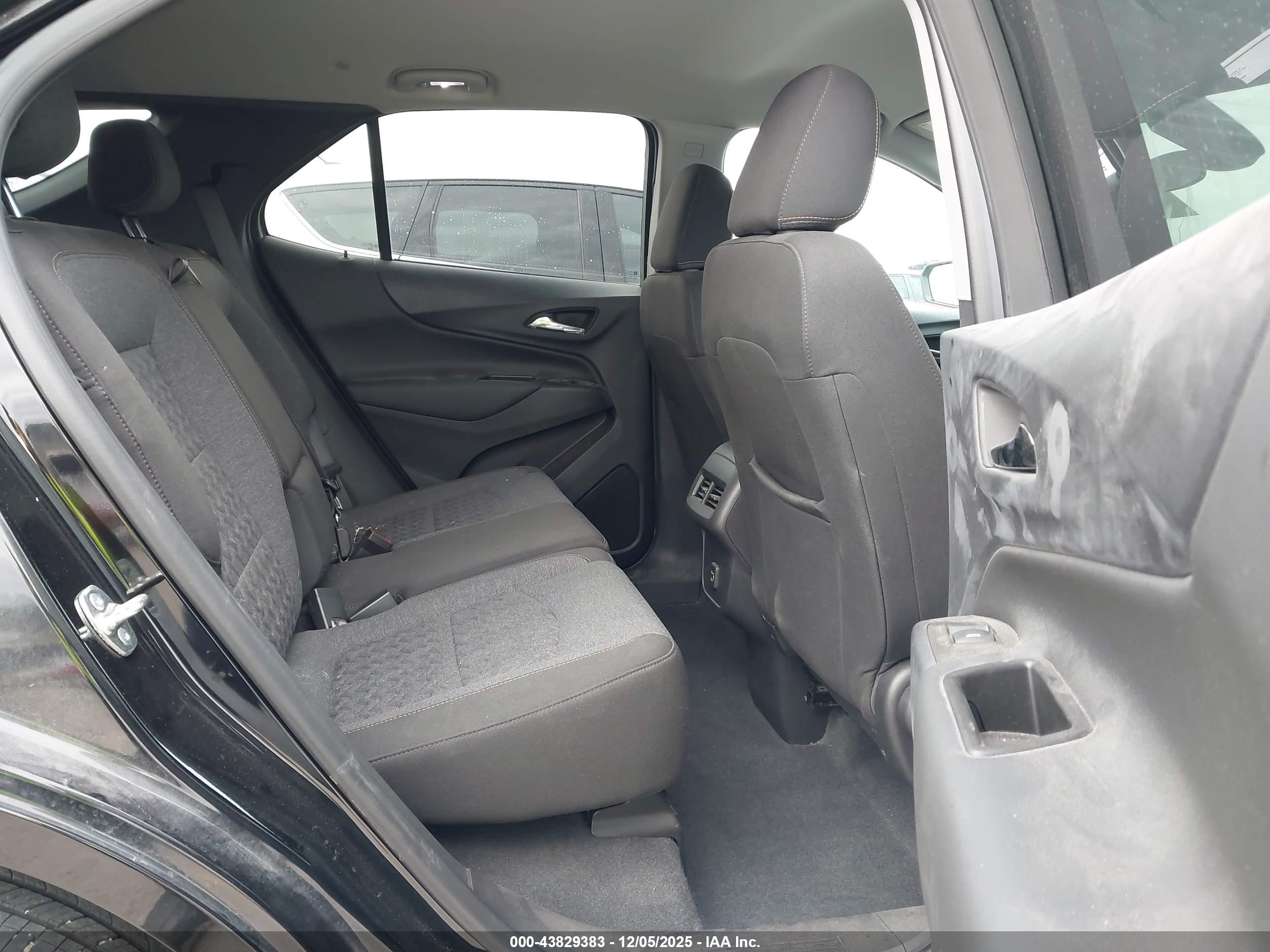 CHEVROLET EQUINOX image 8