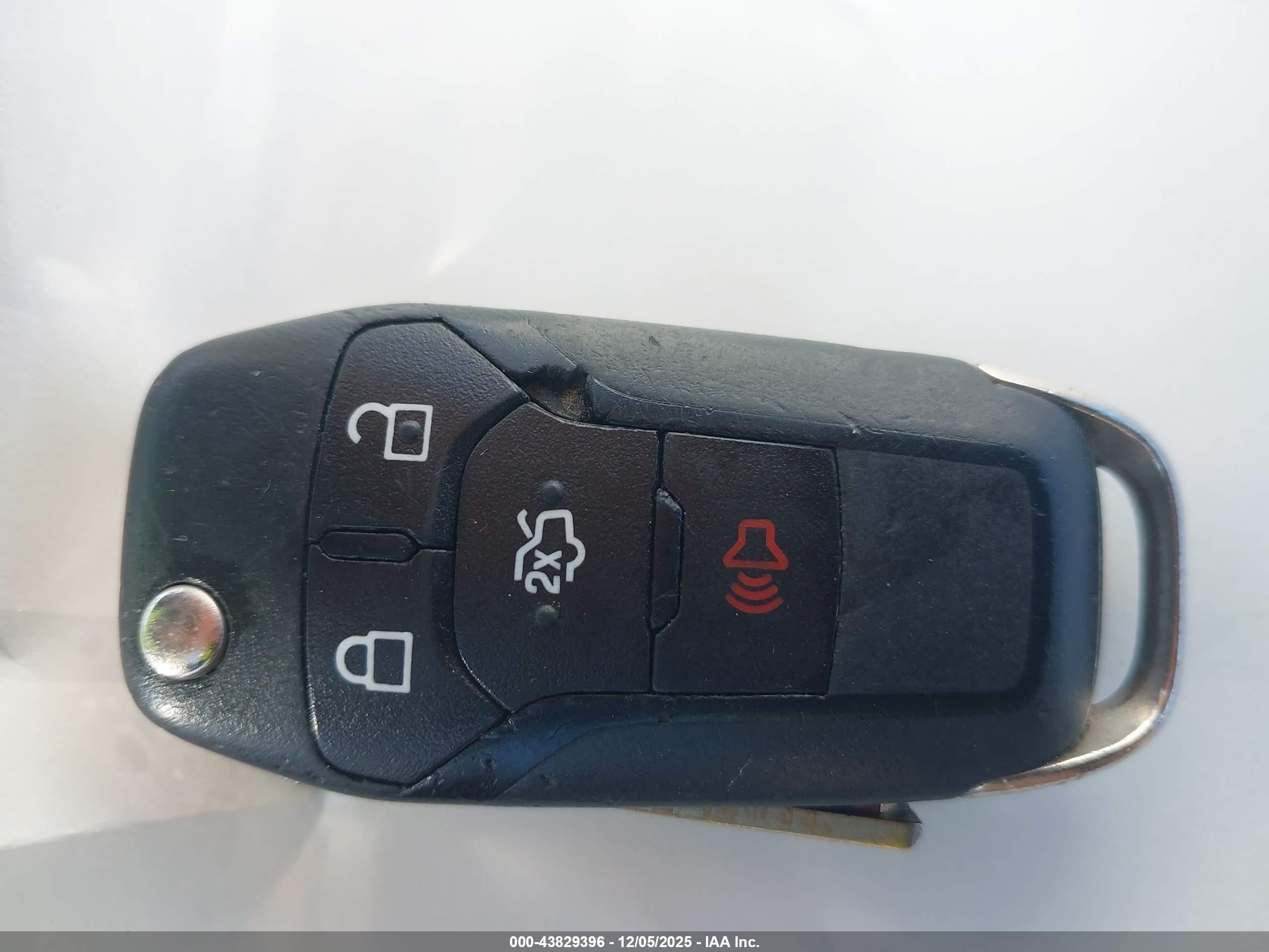 FORD FUSION image 11