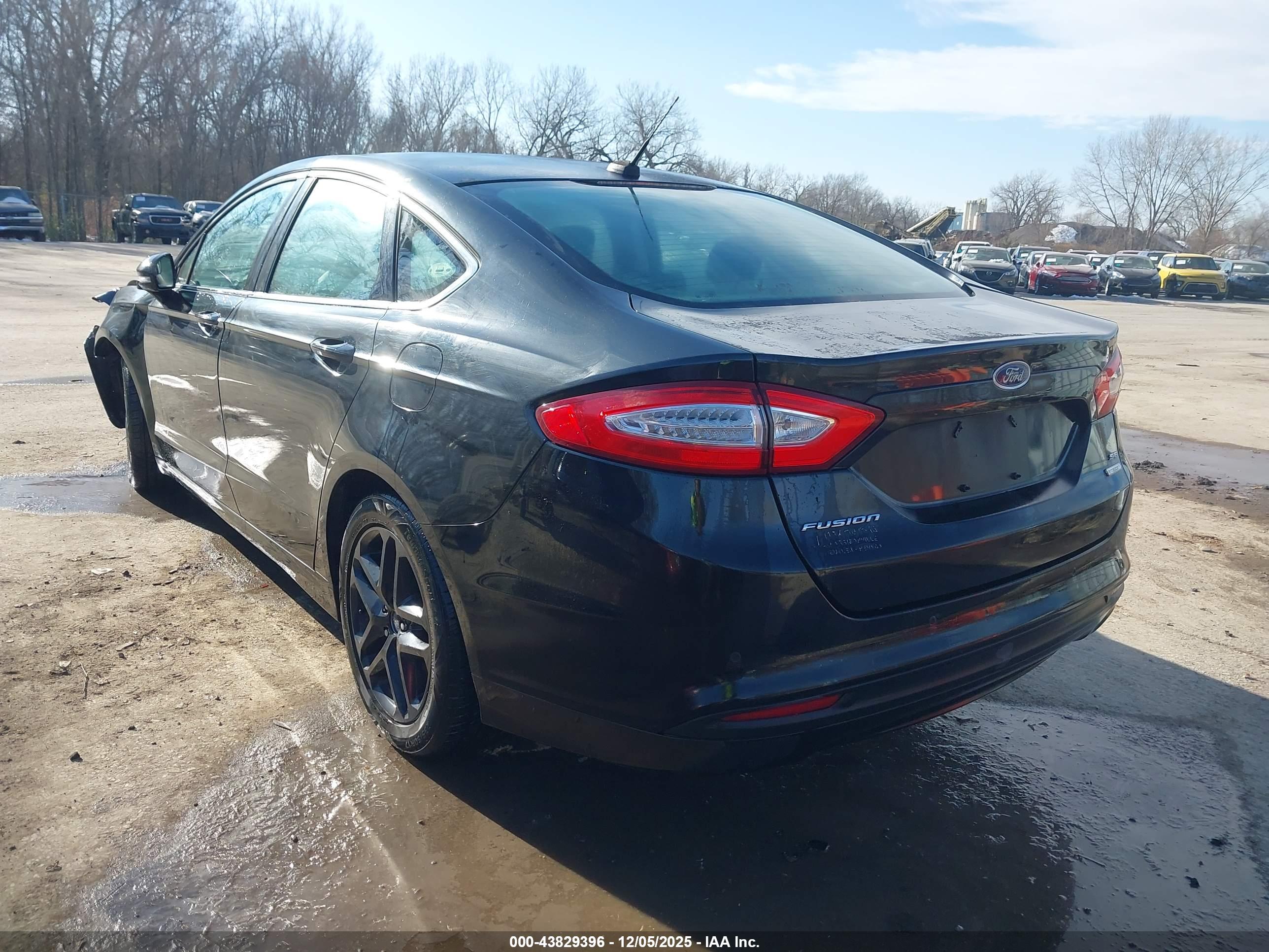 FORD FUSION image 3