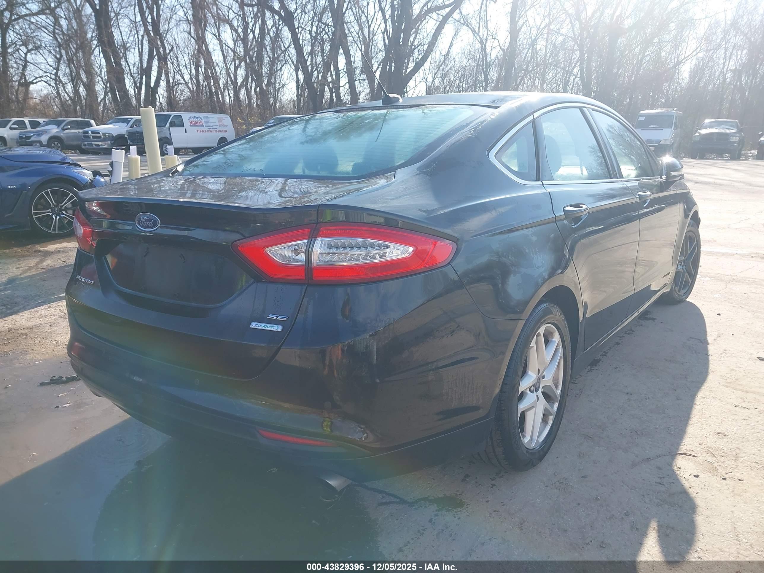FORD FUSION image 4