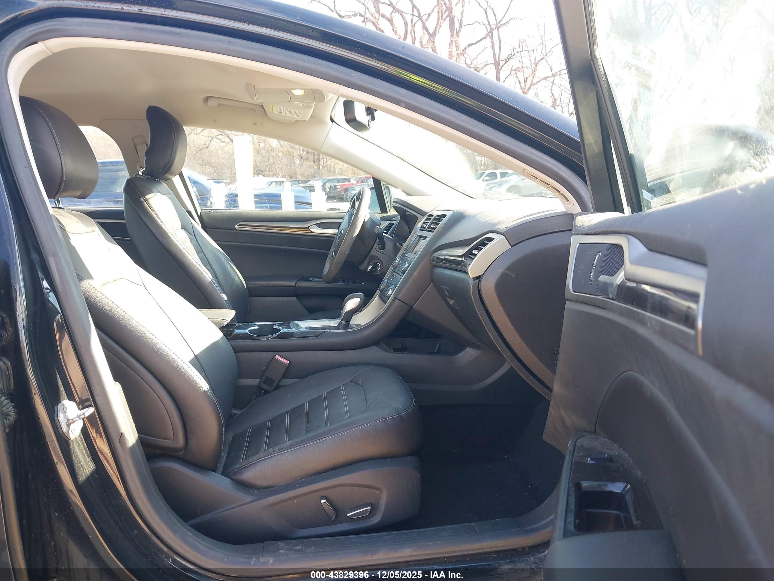 FORD FUSION image 5