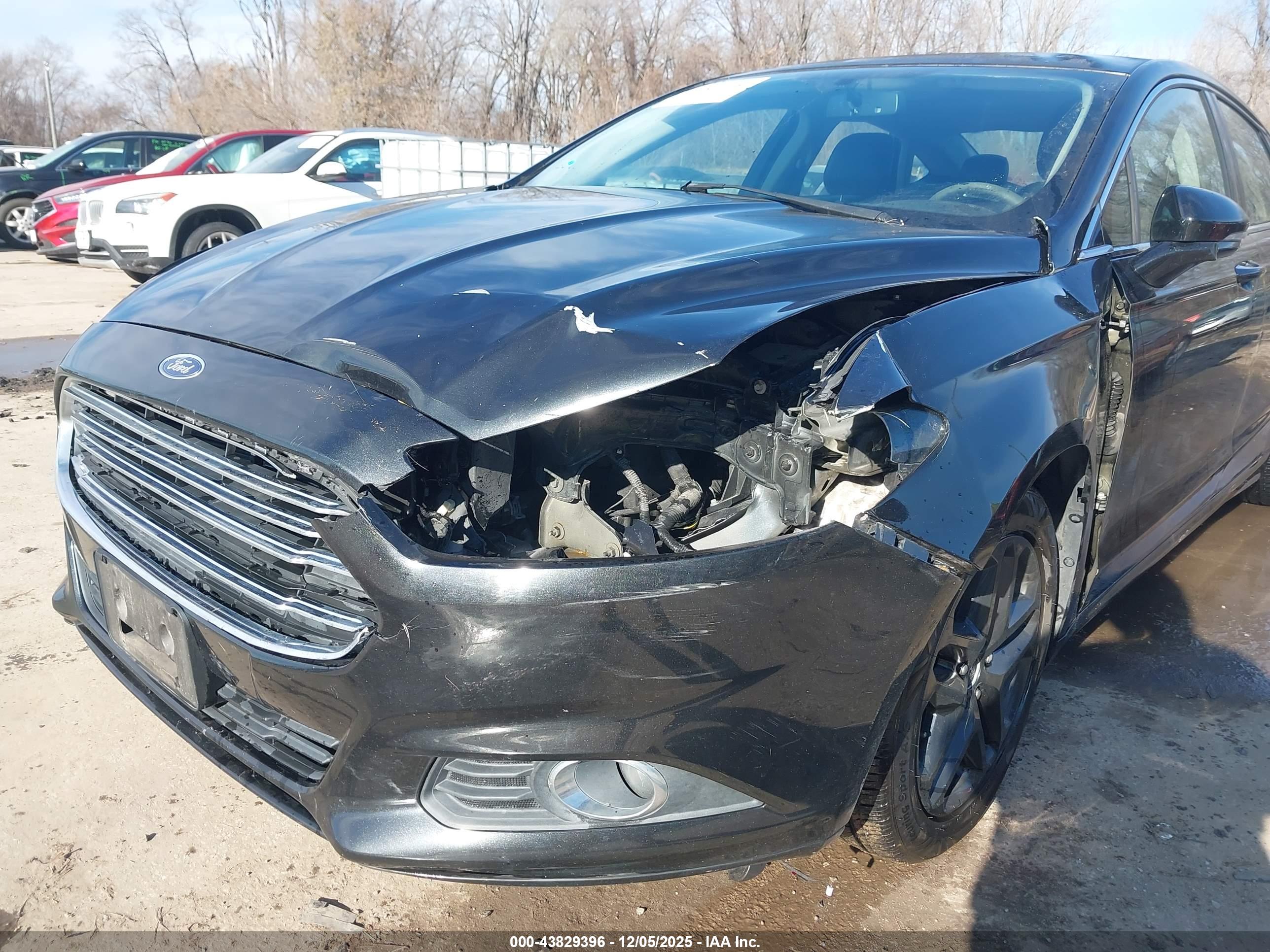 FORD FUSION image 6