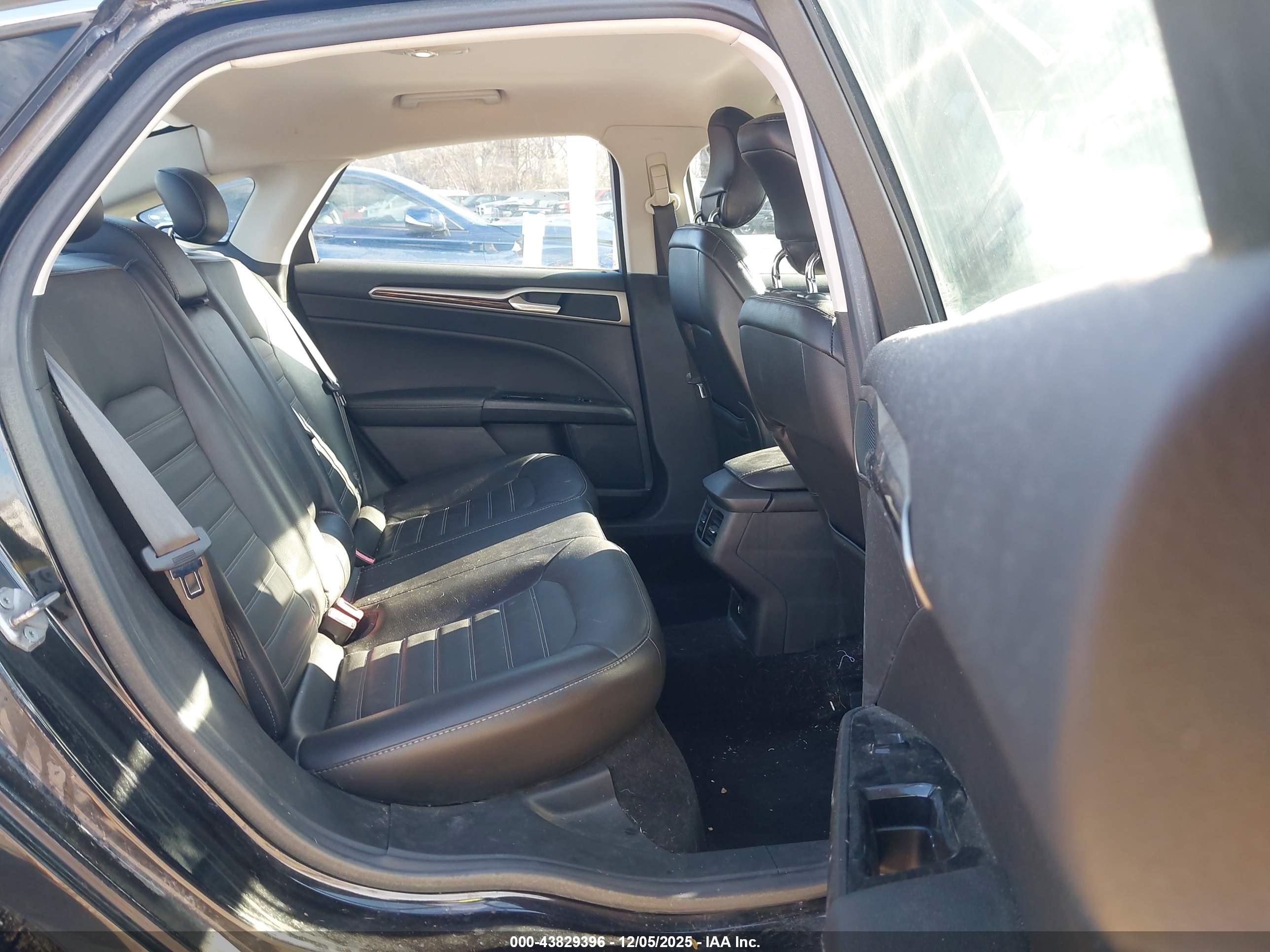 FORD FUSION image 8