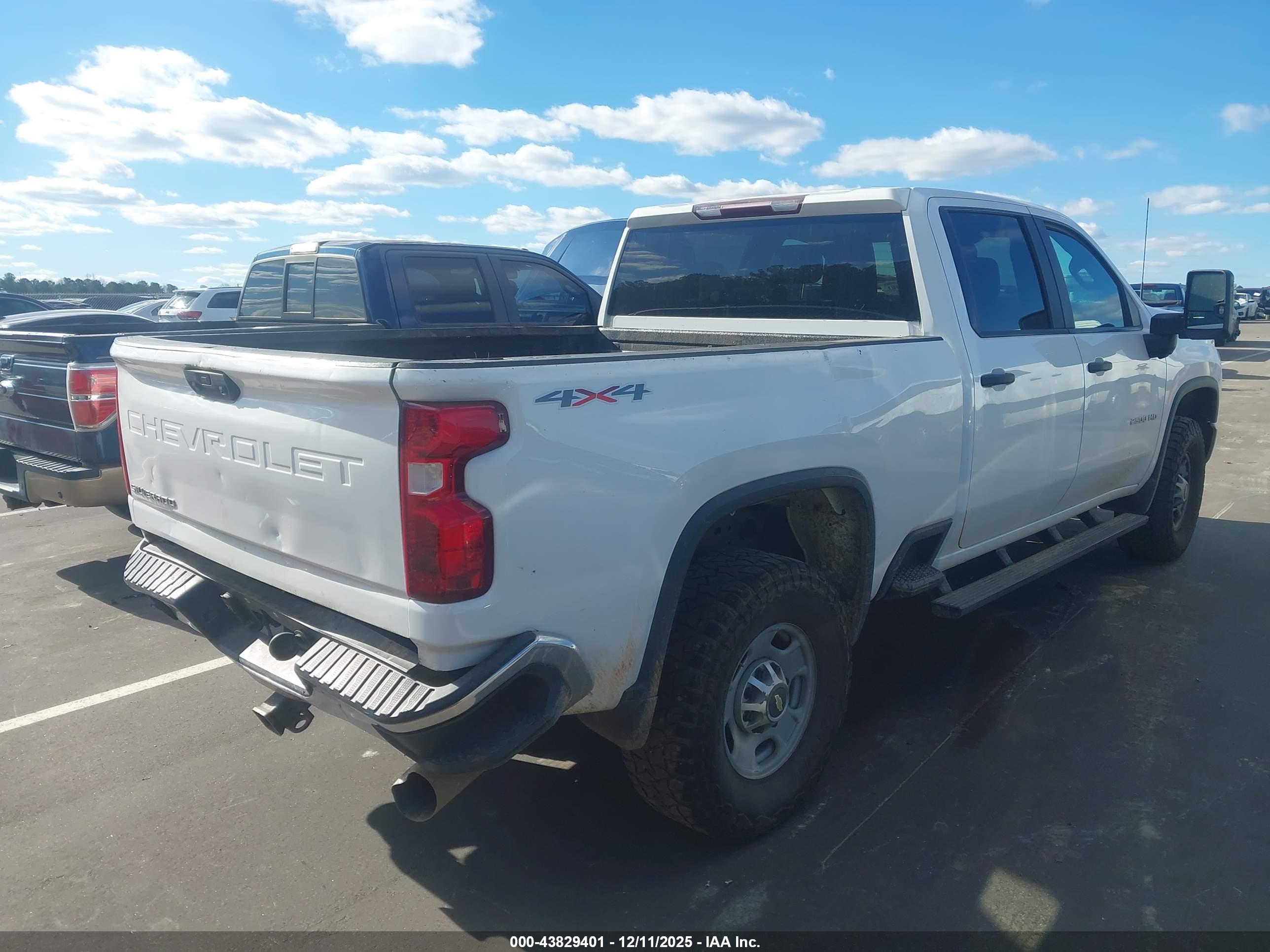 CHEVROLET SILVERADO image 4