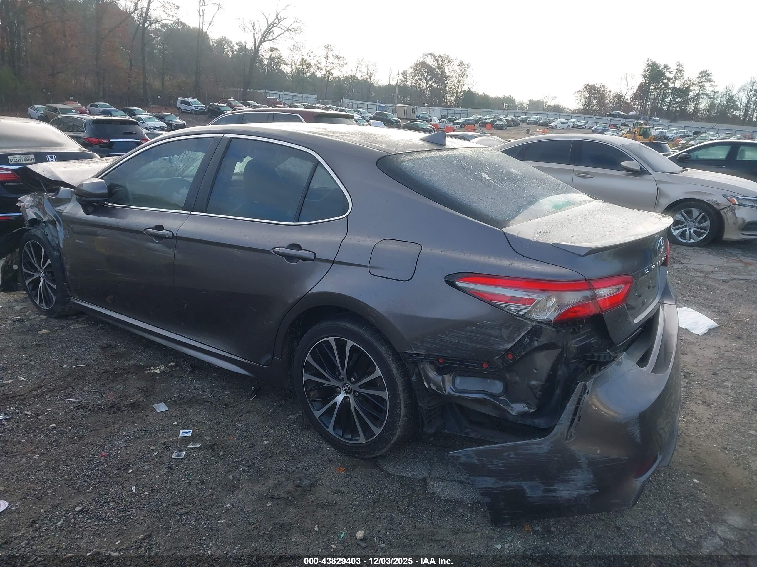 TOYOTA CAMRY image 3