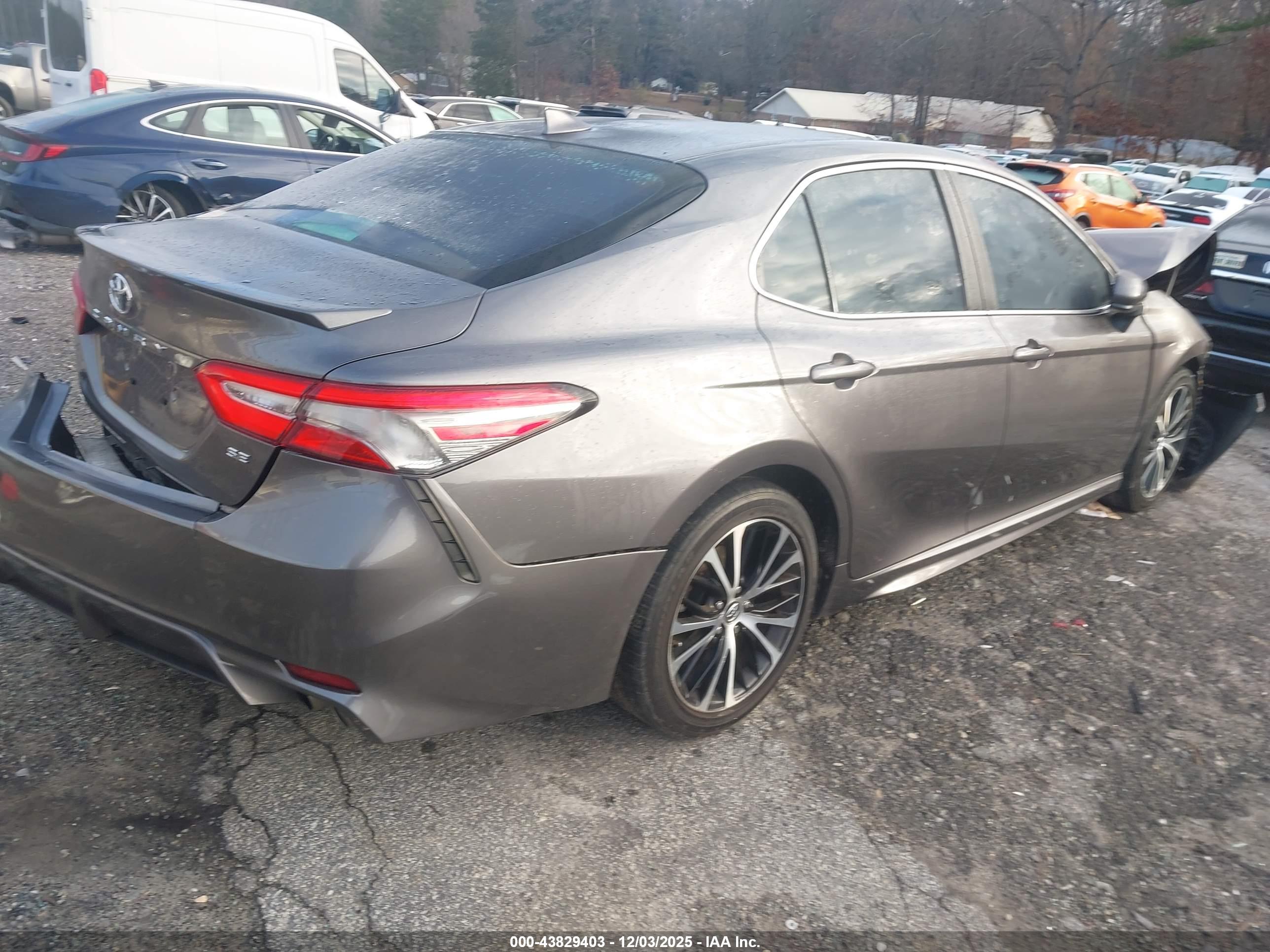 TOYOTA CAMRY image 4