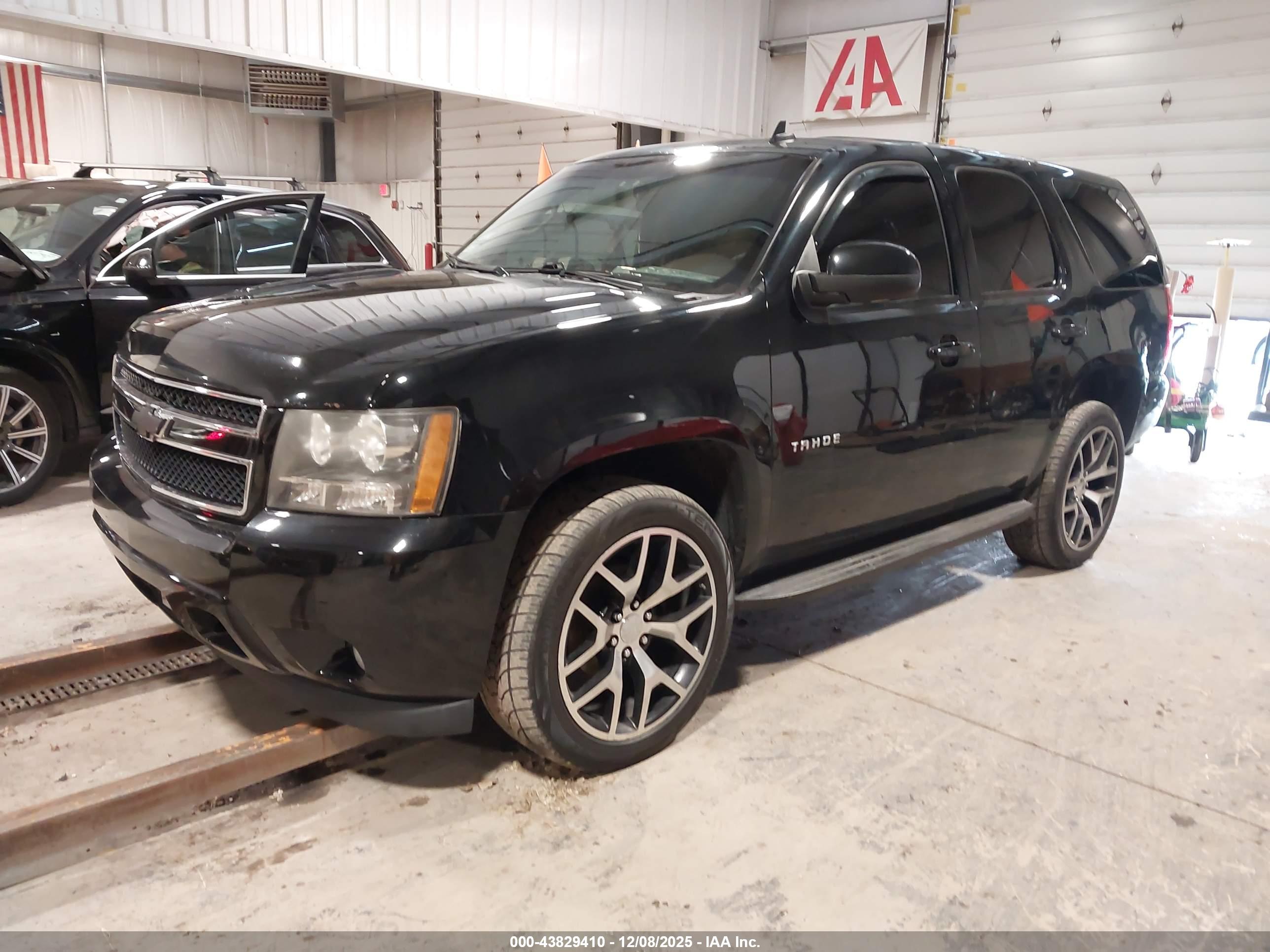CHEVROLET TAHOE image 2