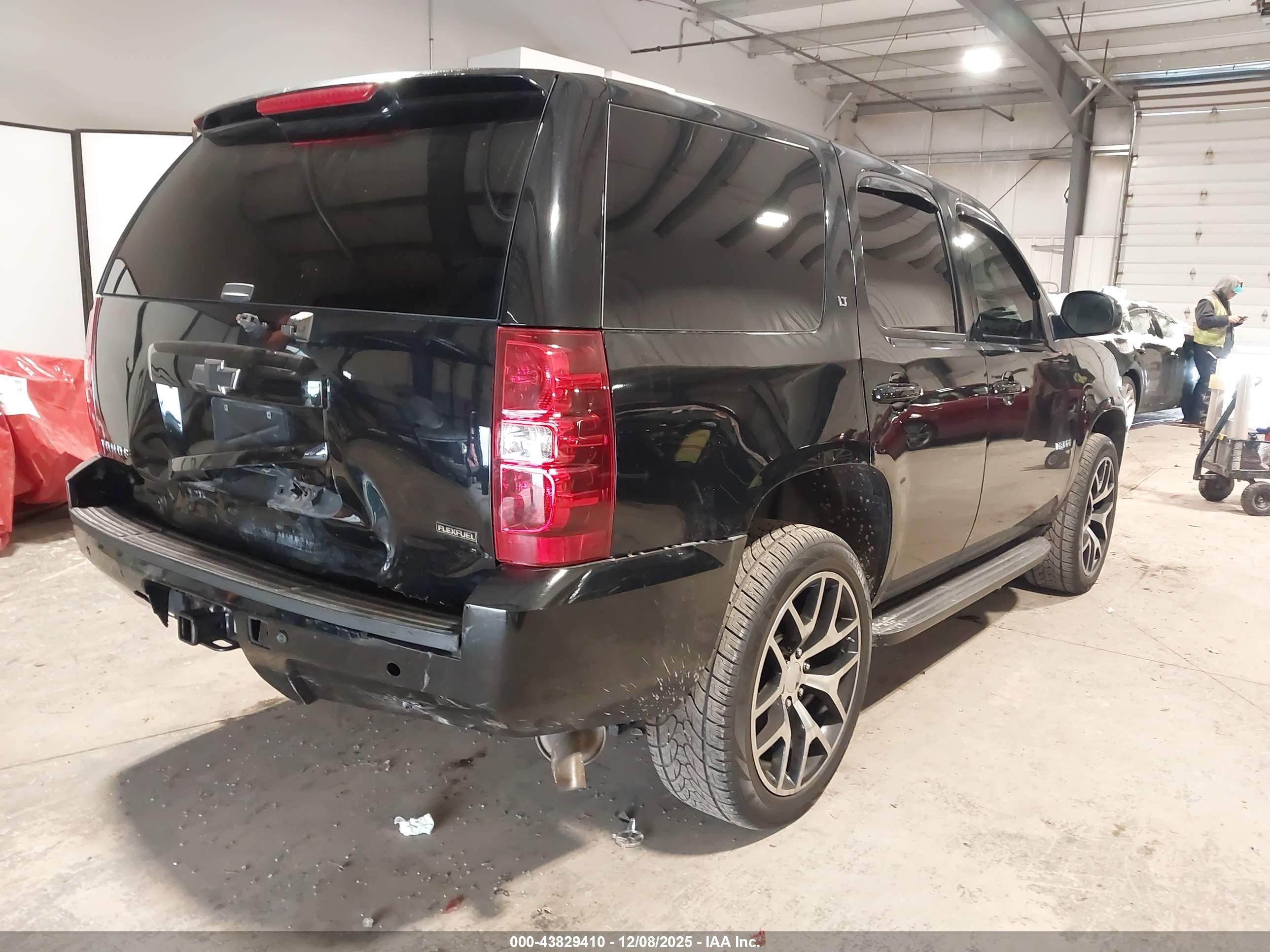 CHEVROLET TAHOE image 4