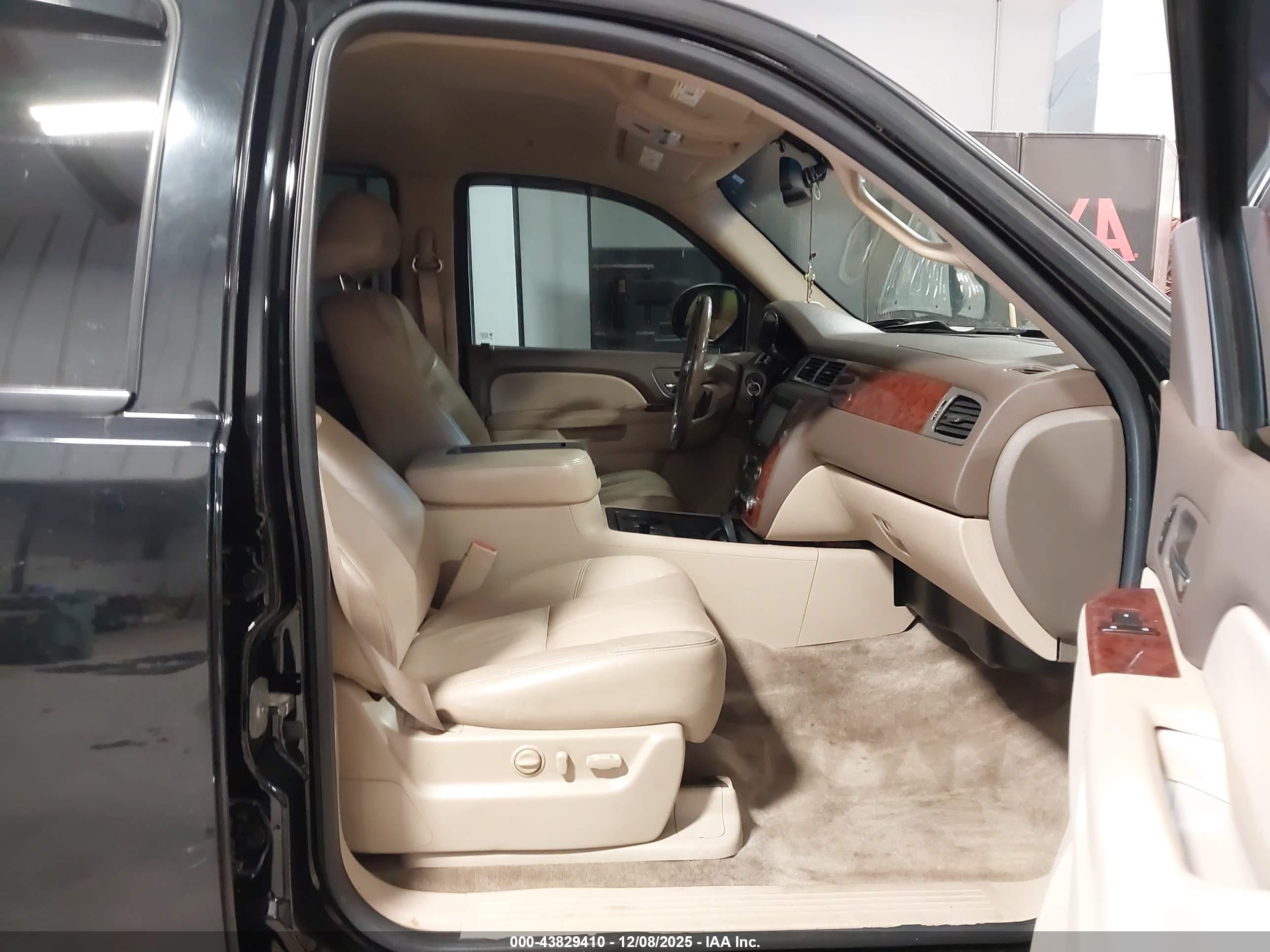 CHEVROLET TAHOE image 5