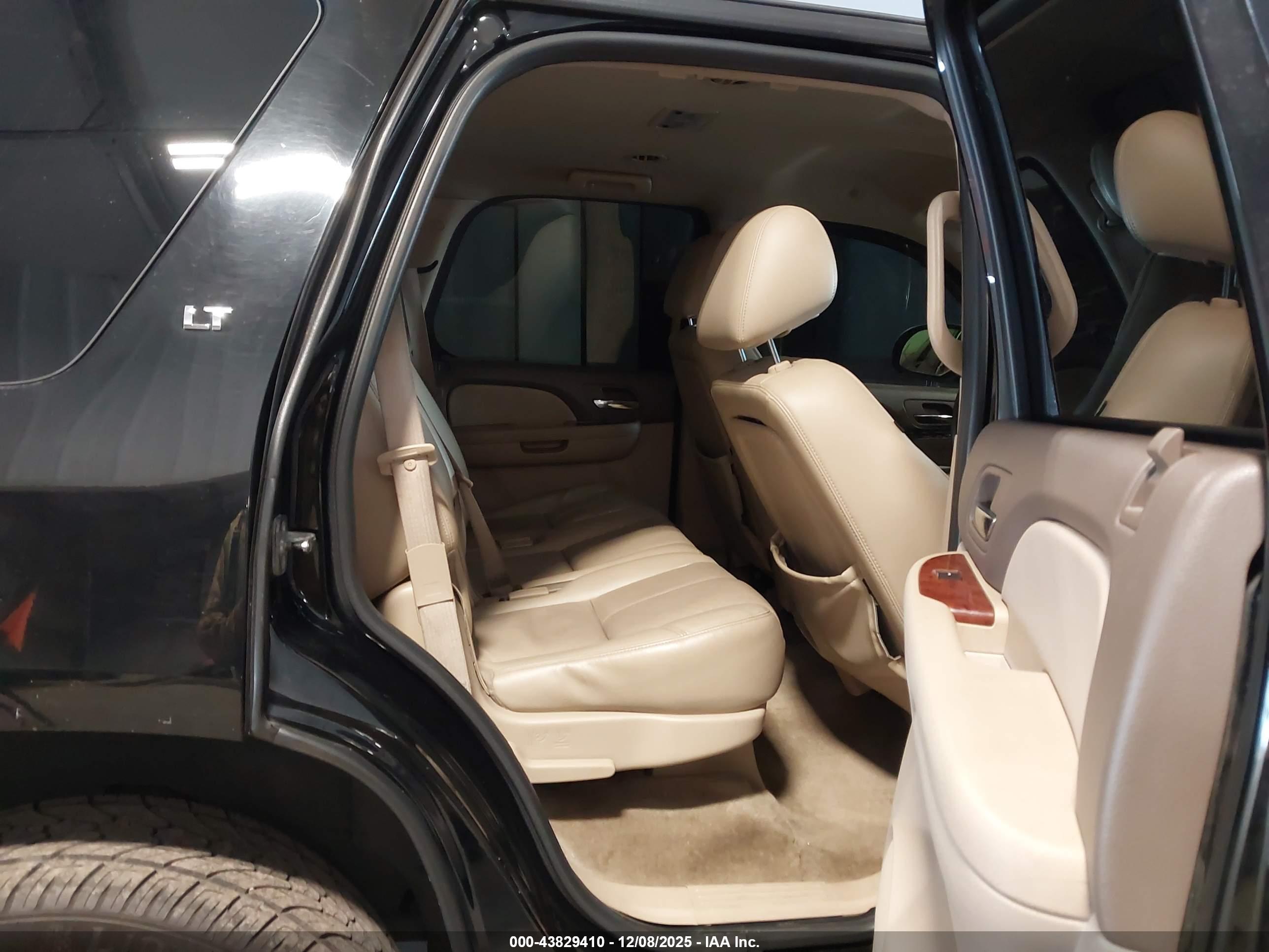 CHEVROLET TAHOE image 8
