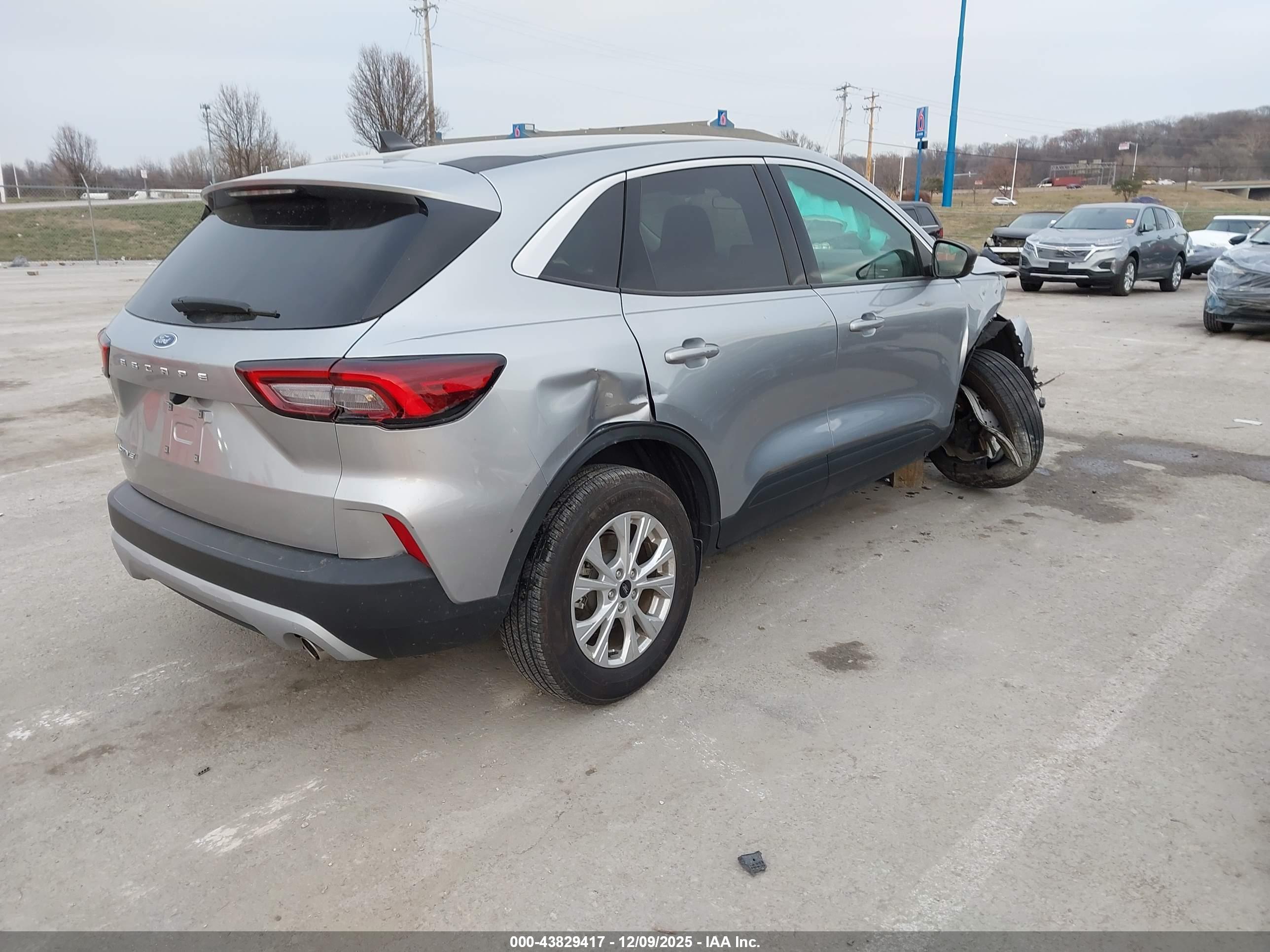 FORD ESCAPE image 4