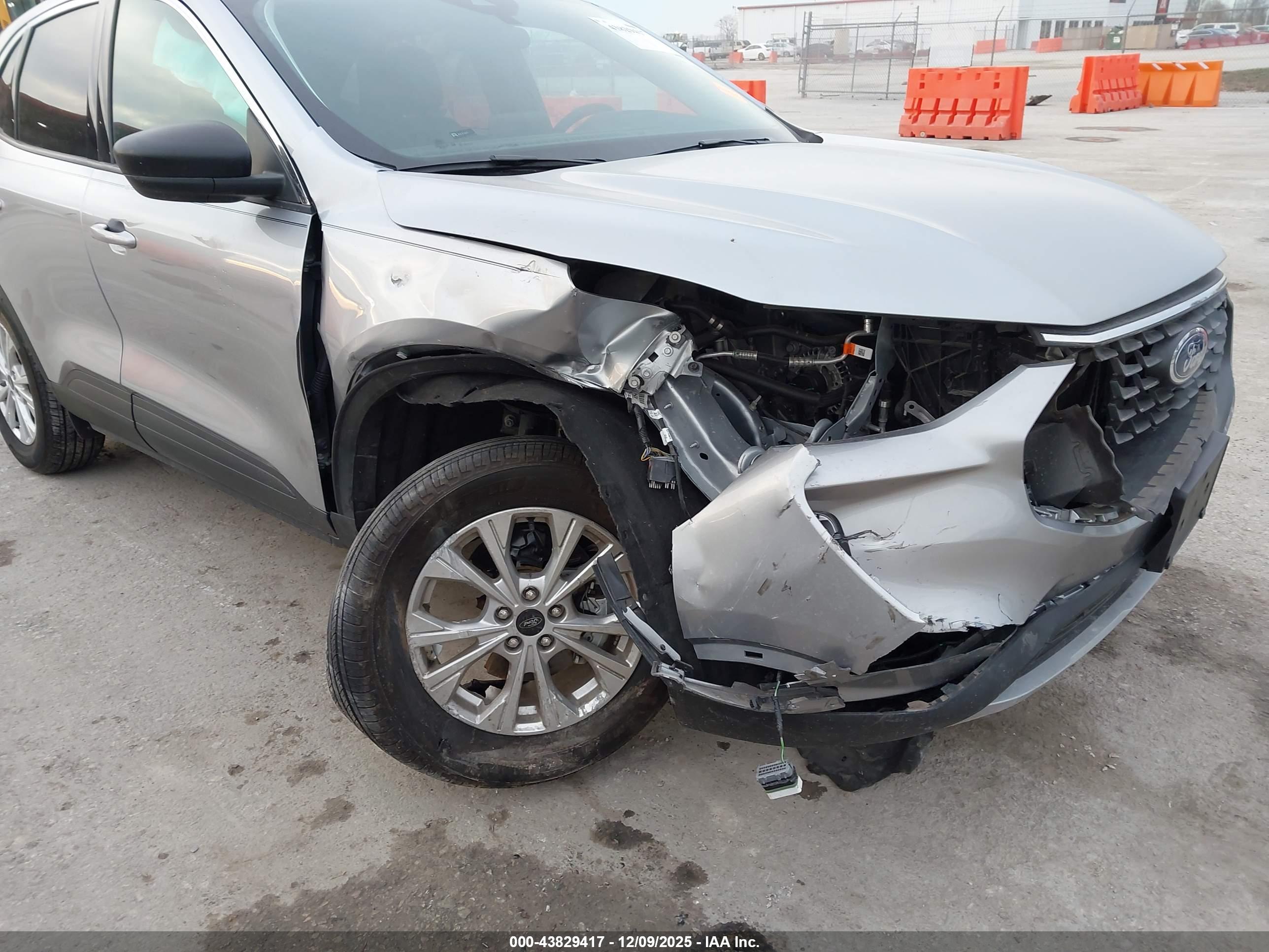 FORD ESCAPE image 6