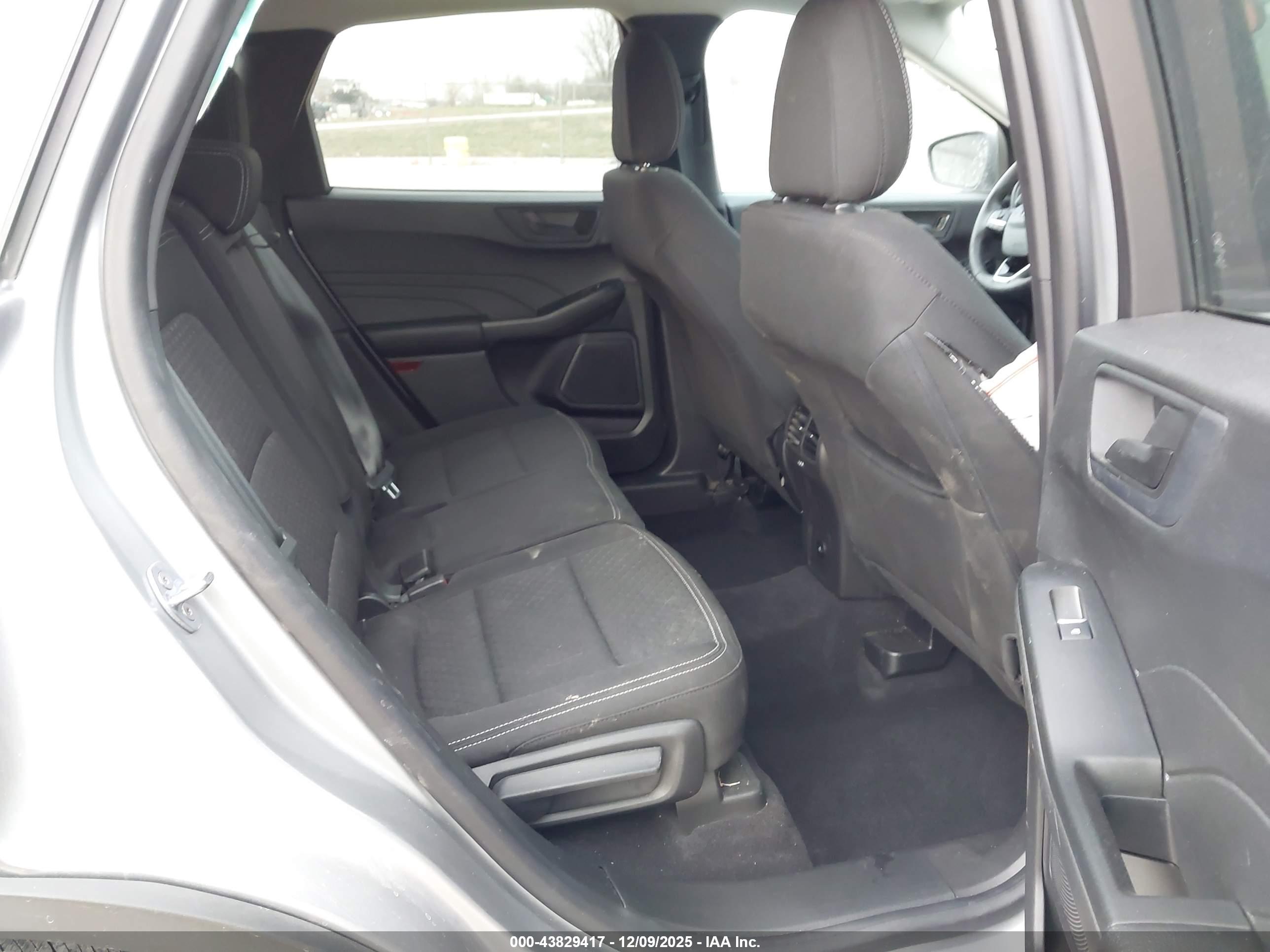 FORD ESCAPE image 8