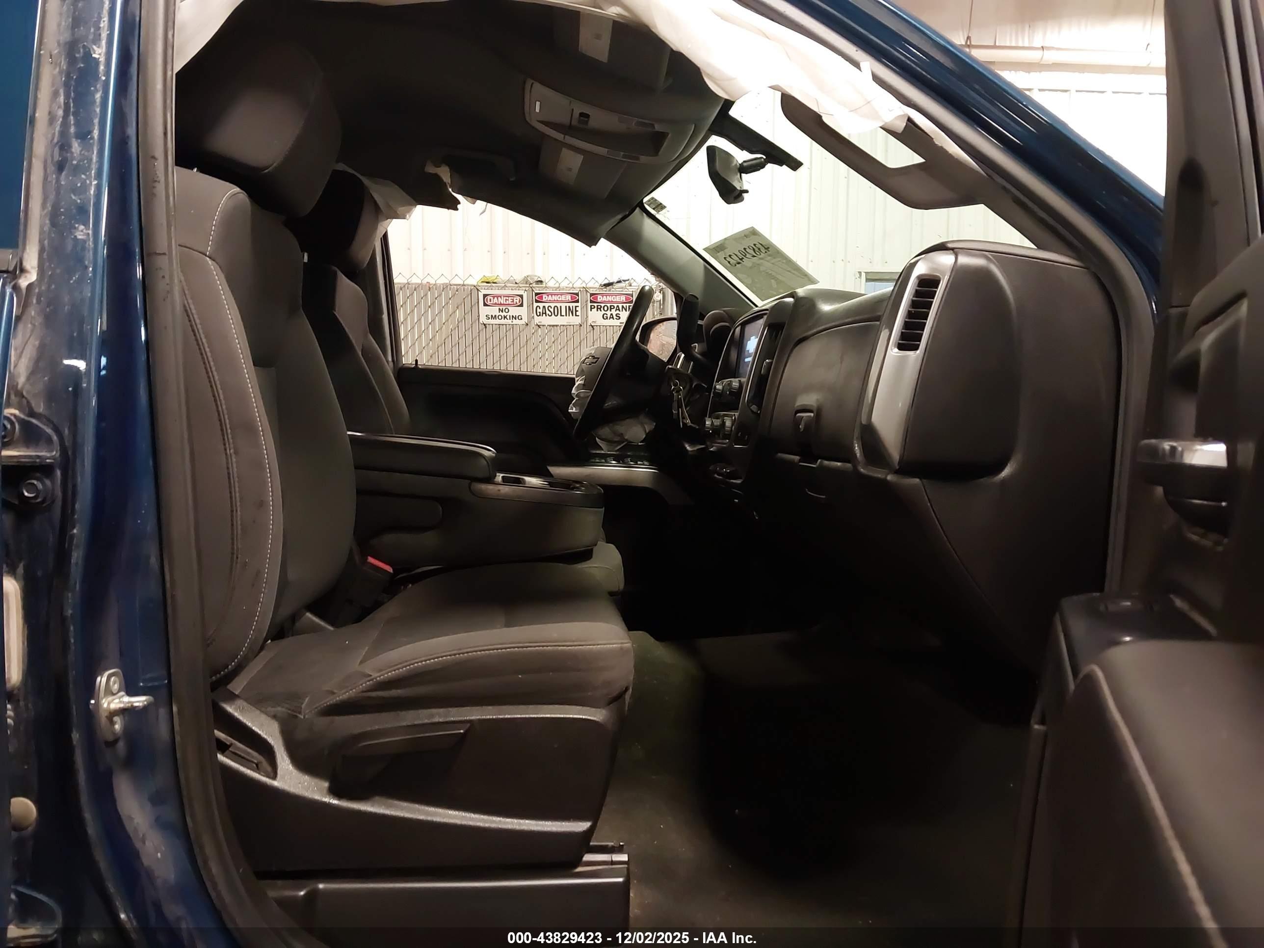 CHEVROLET SILVERADO image 5