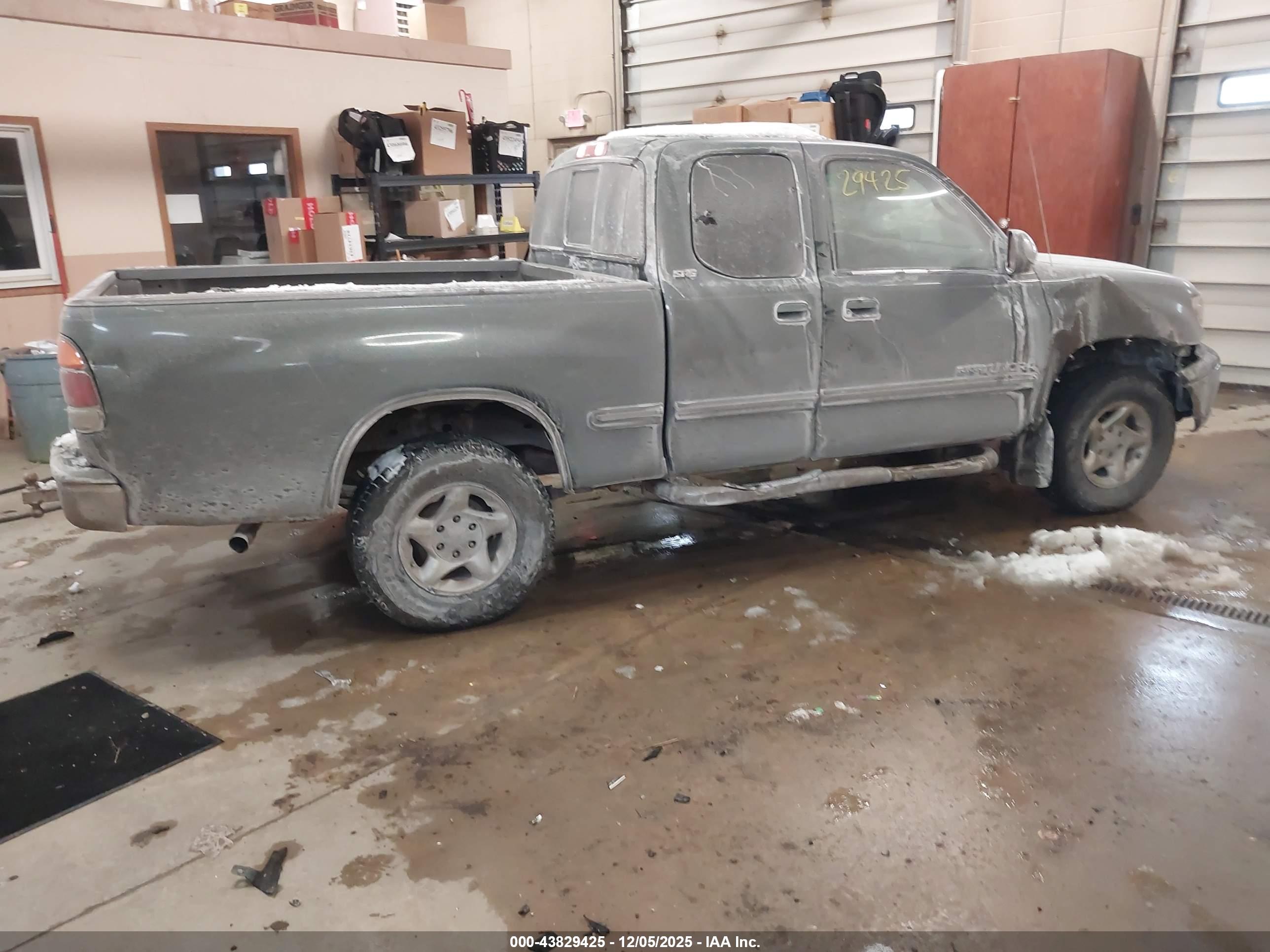 TOYOTA TUNDRA image 4