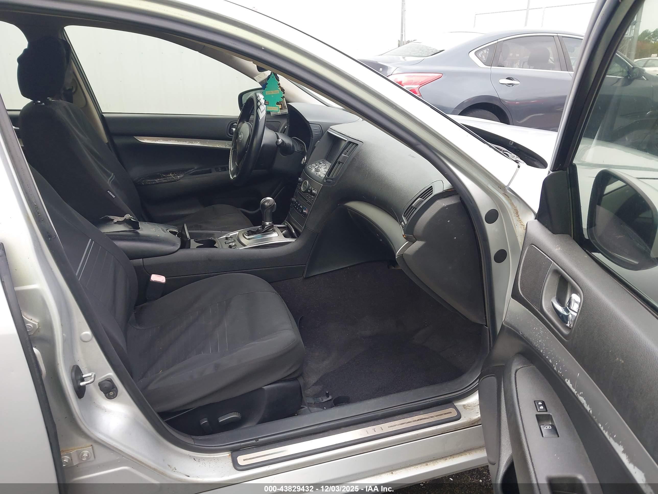 INFINITI G37X image 5