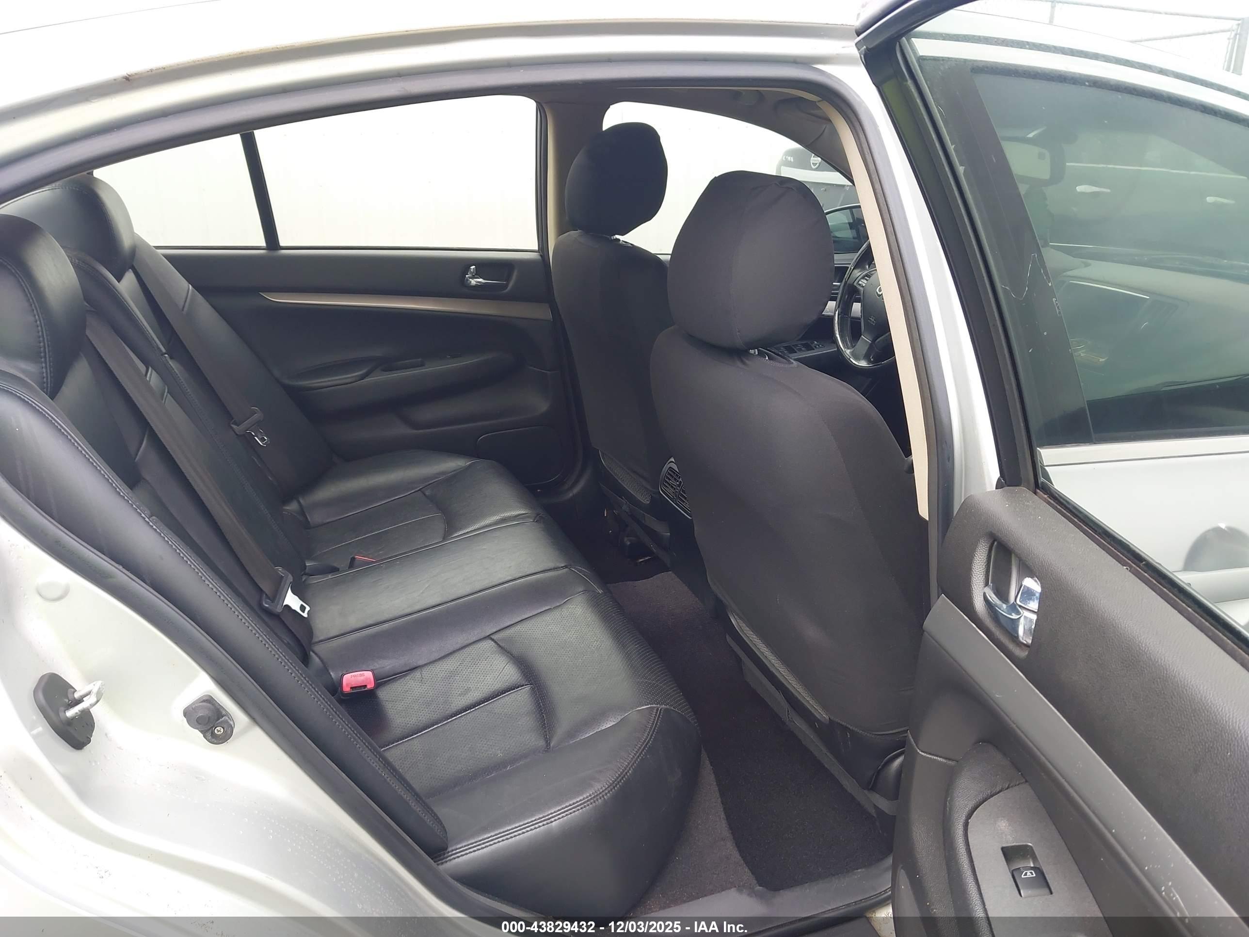 INFINITI G37X image 8