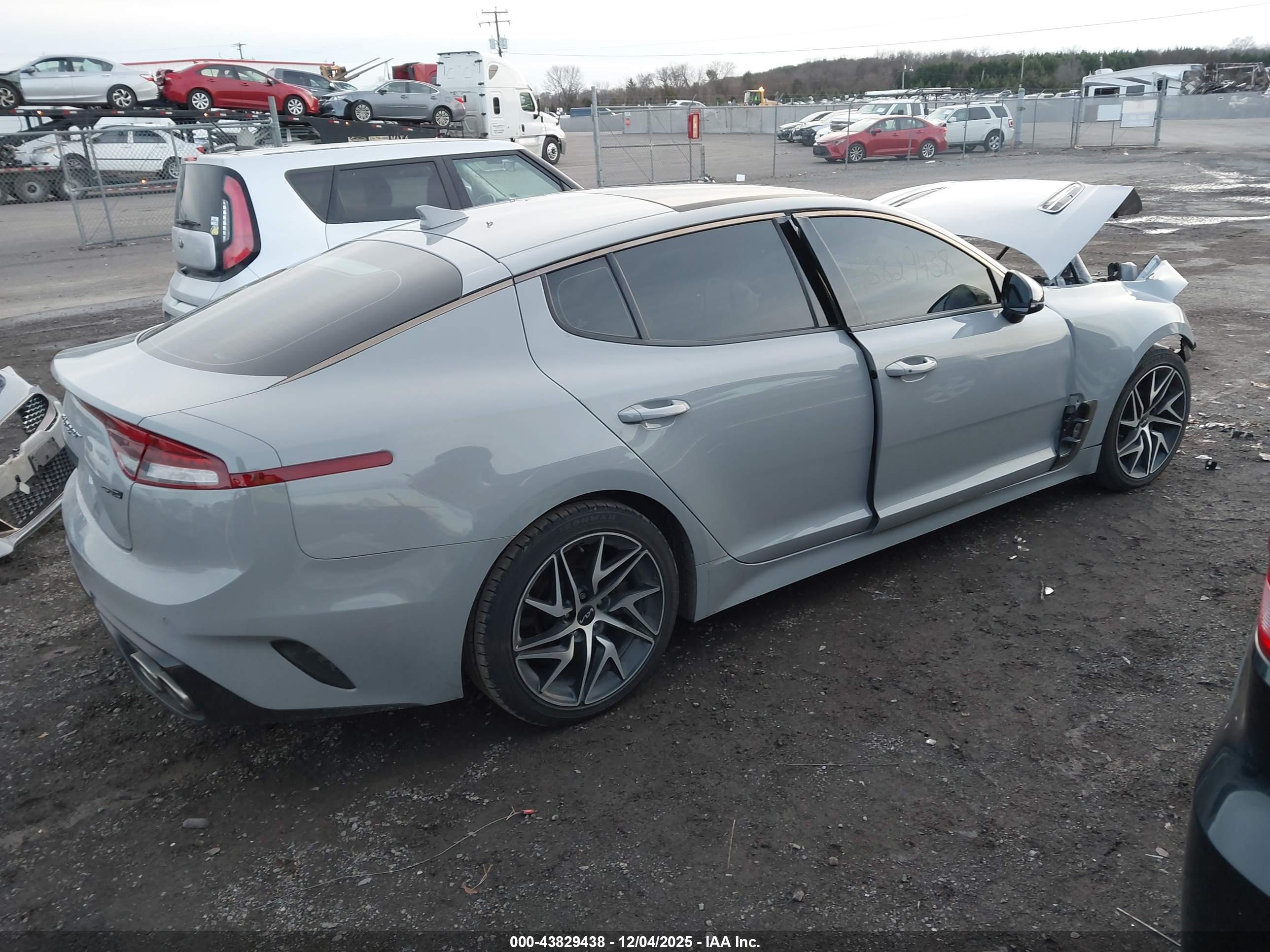 KIA STINGER image 4