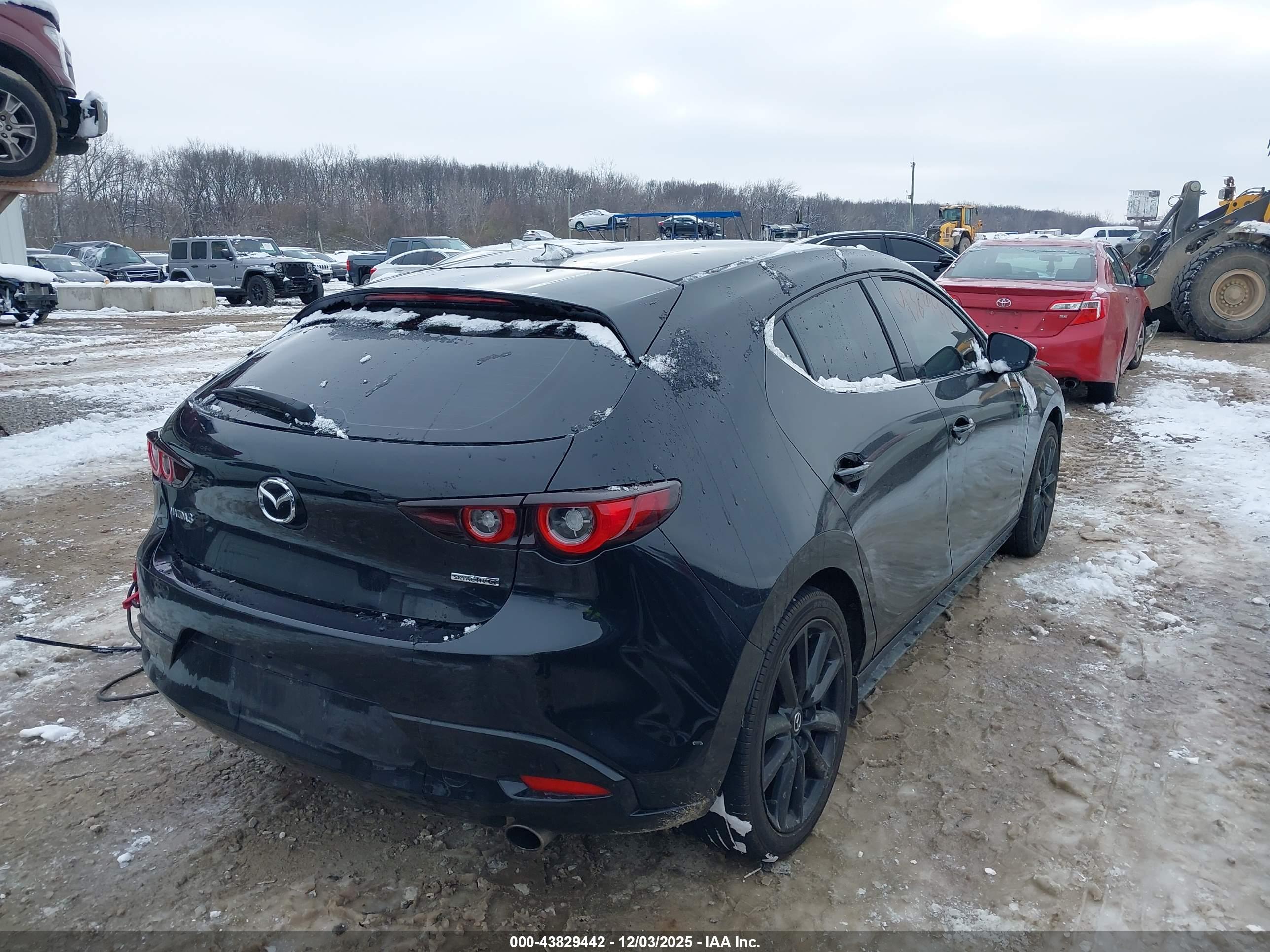 MAZDA MAZDA3 image 4