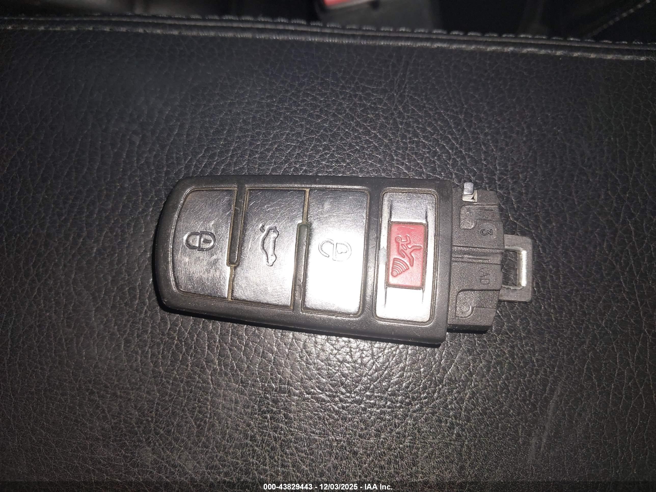 VOLKSWAGEN CC image 11