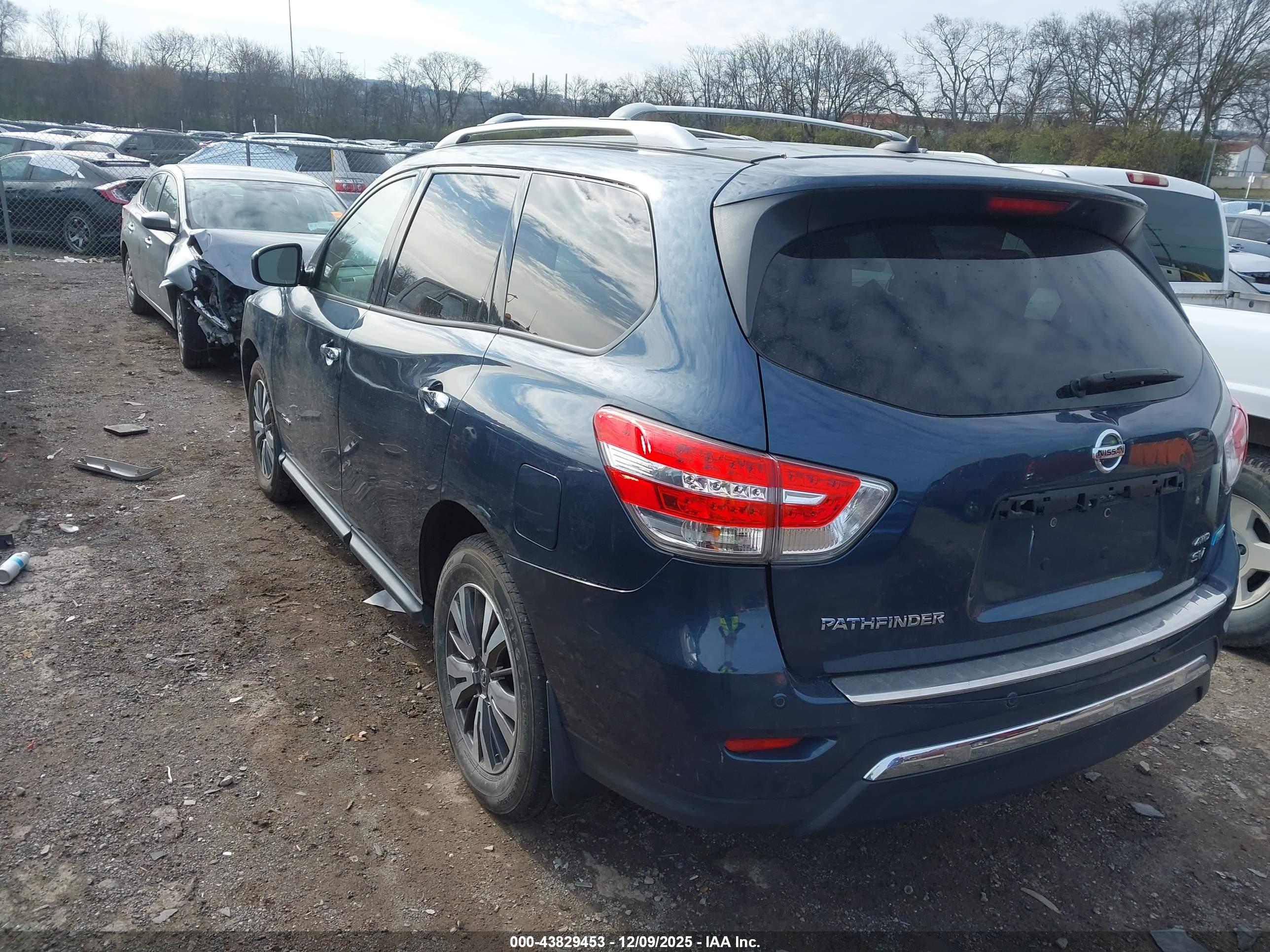 NISSAN PATHFINDER image 3