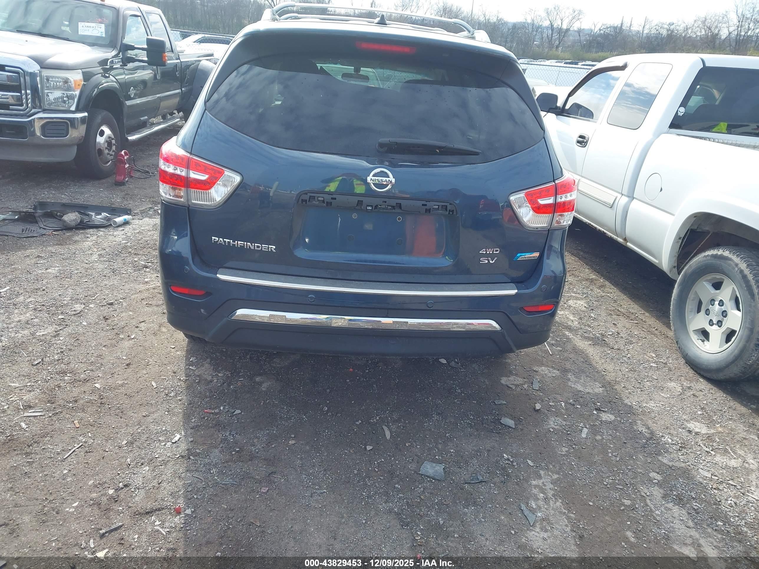 NISSAN PATHFINDER image 6