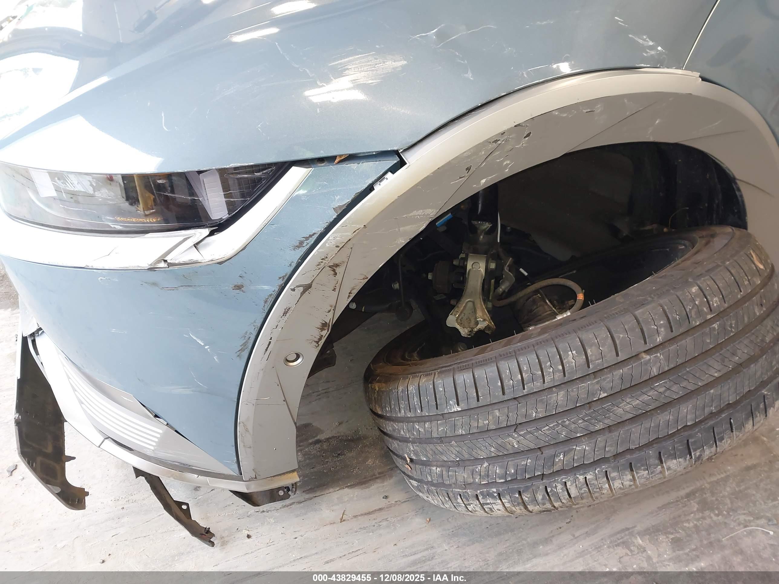 HYUNDAI IONIQ image 6
