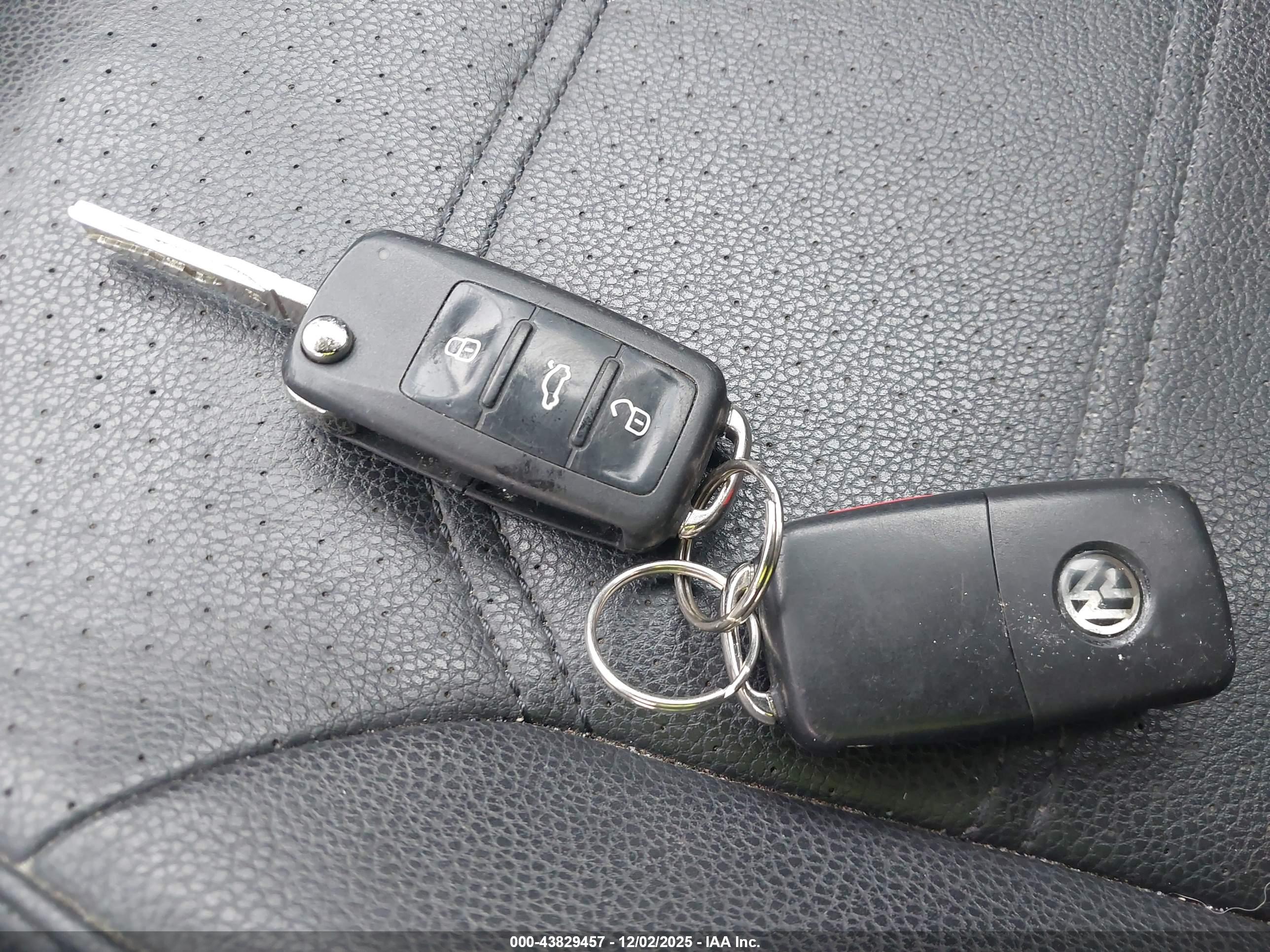 VOLKSWAGEN PASSAT image 11