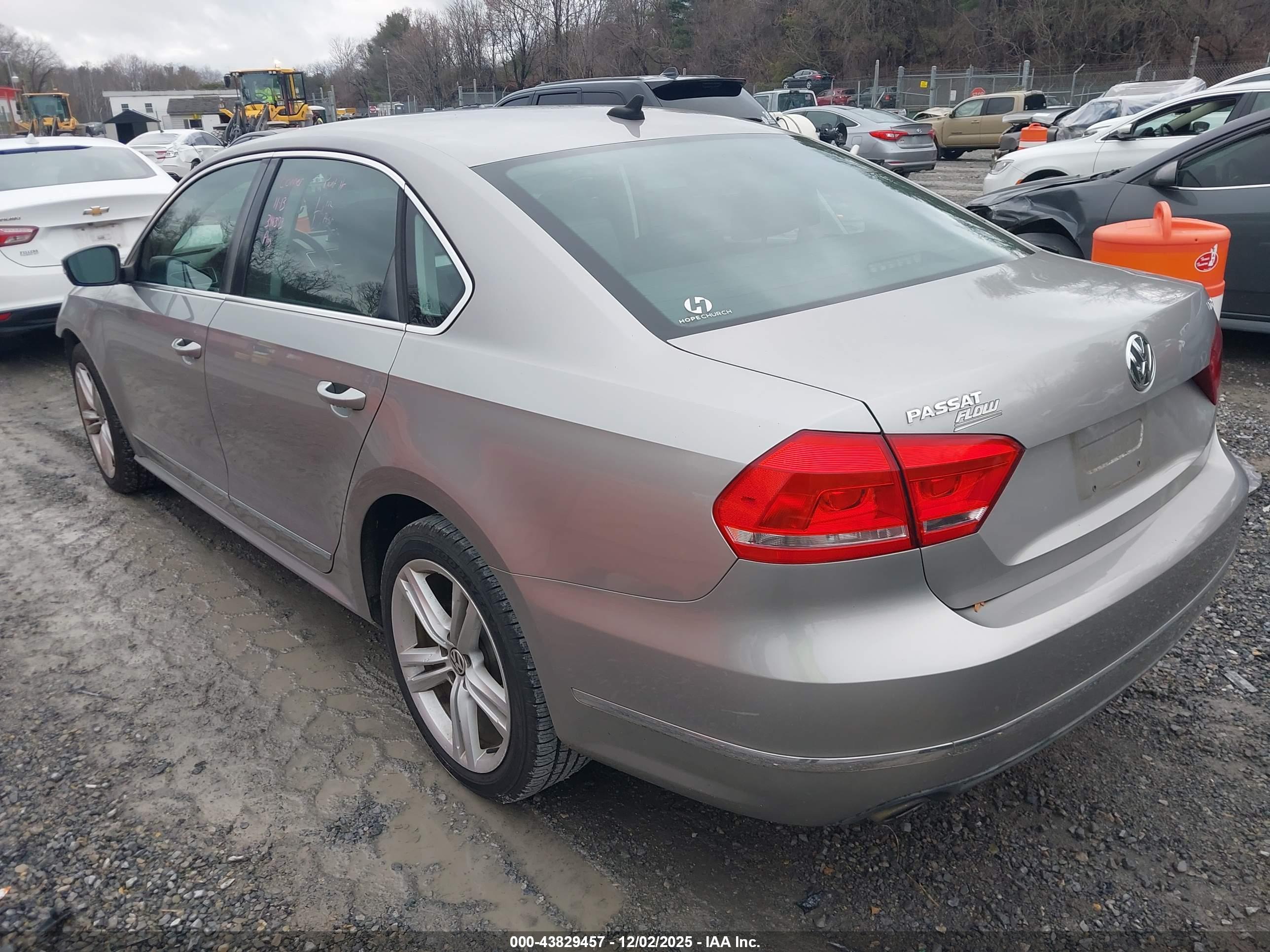 VOLKSWAGEN PASSAT image 3