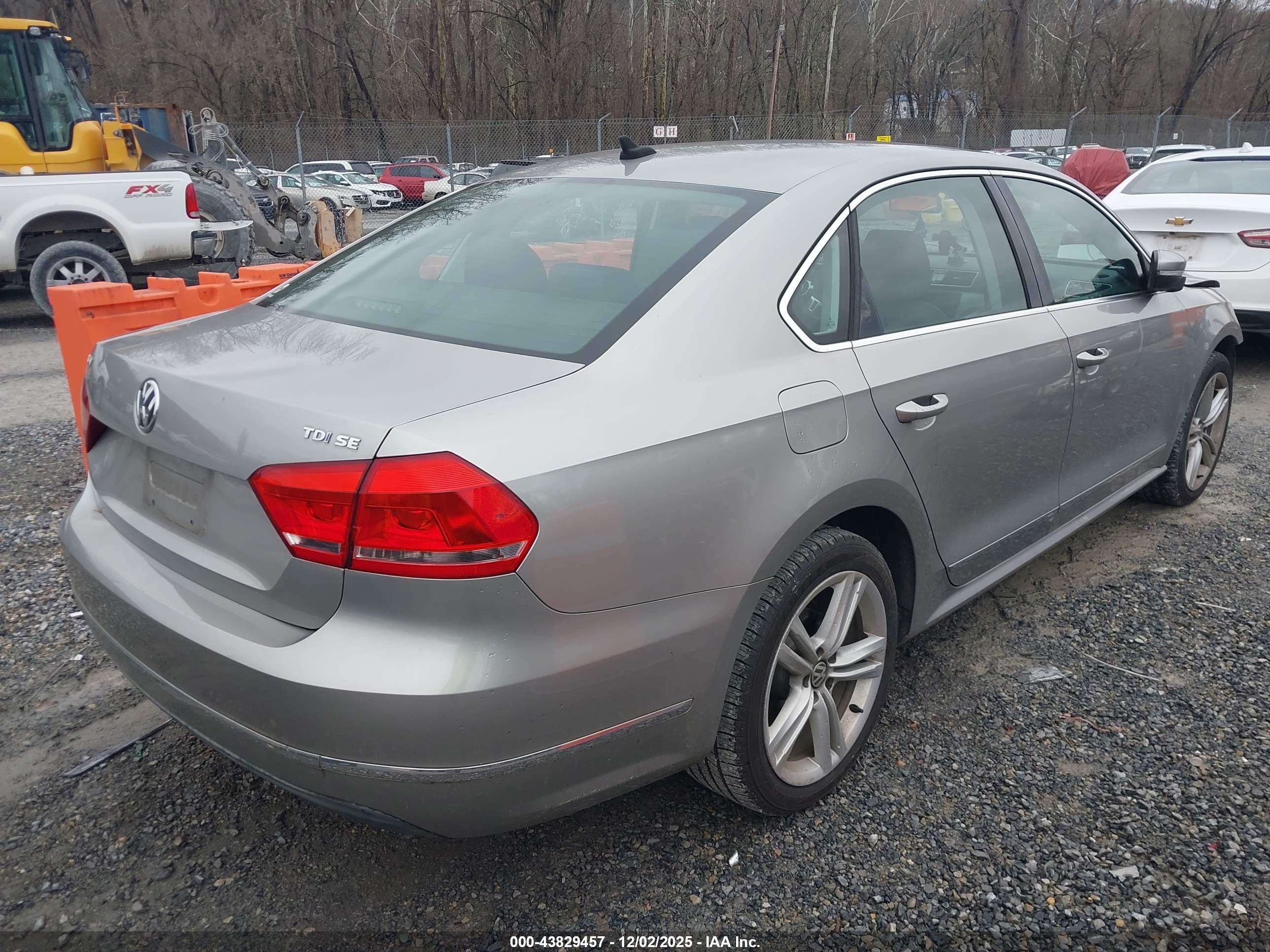 VOLKSWAGEN PASSAT image 4
