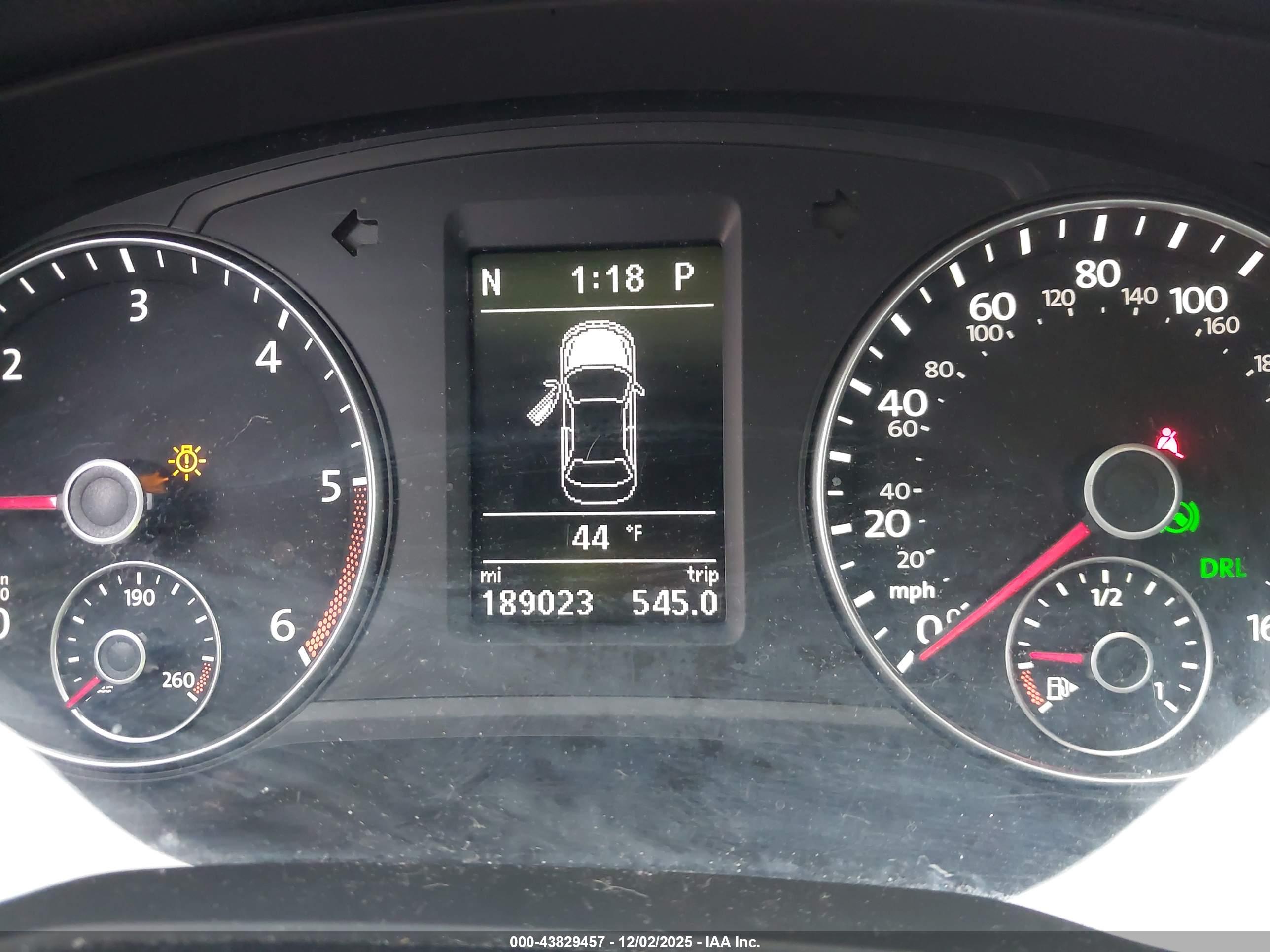 VOLKSWAGEN PASSAT image 7
