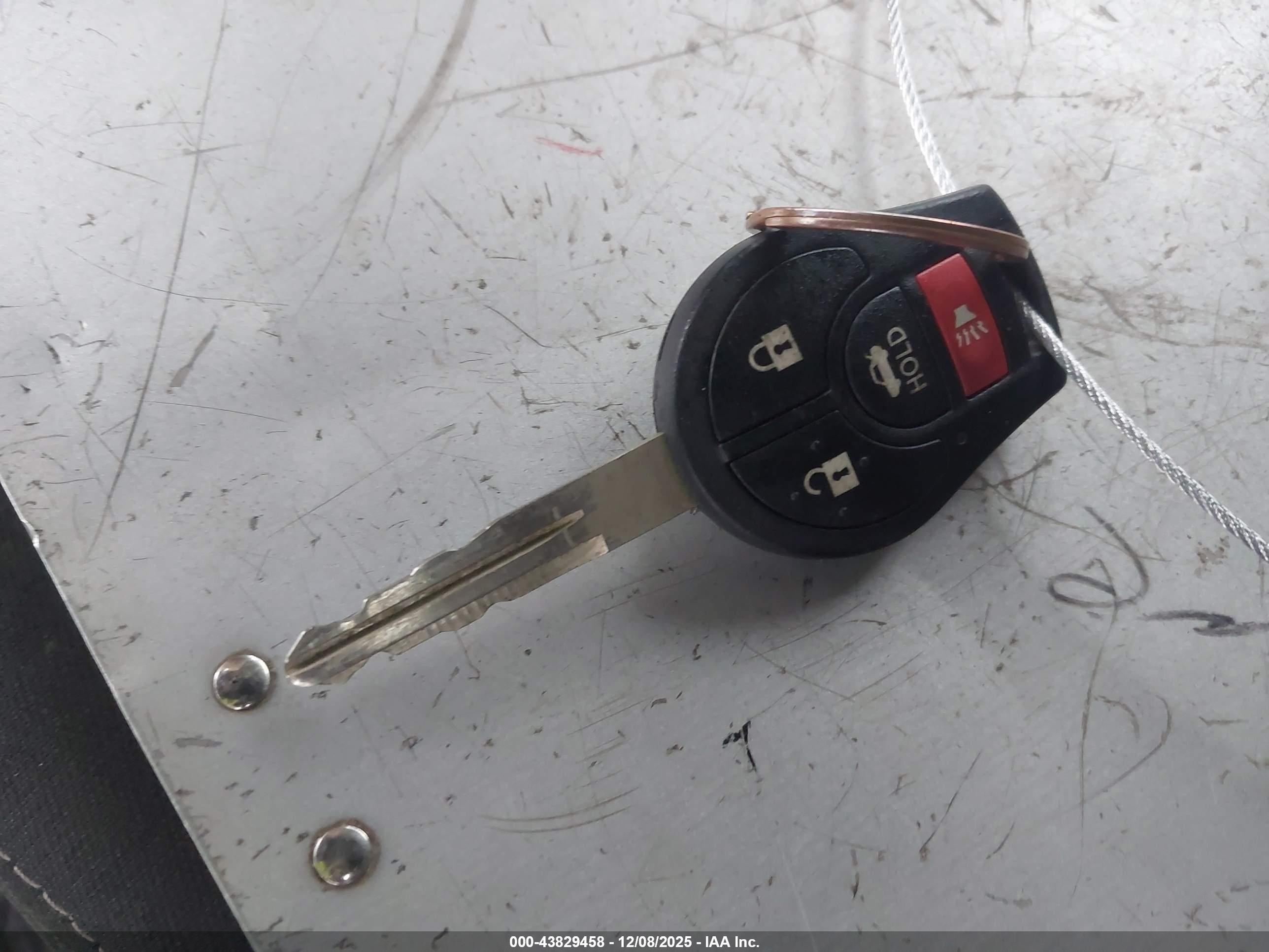NISSAN VERSA image 11