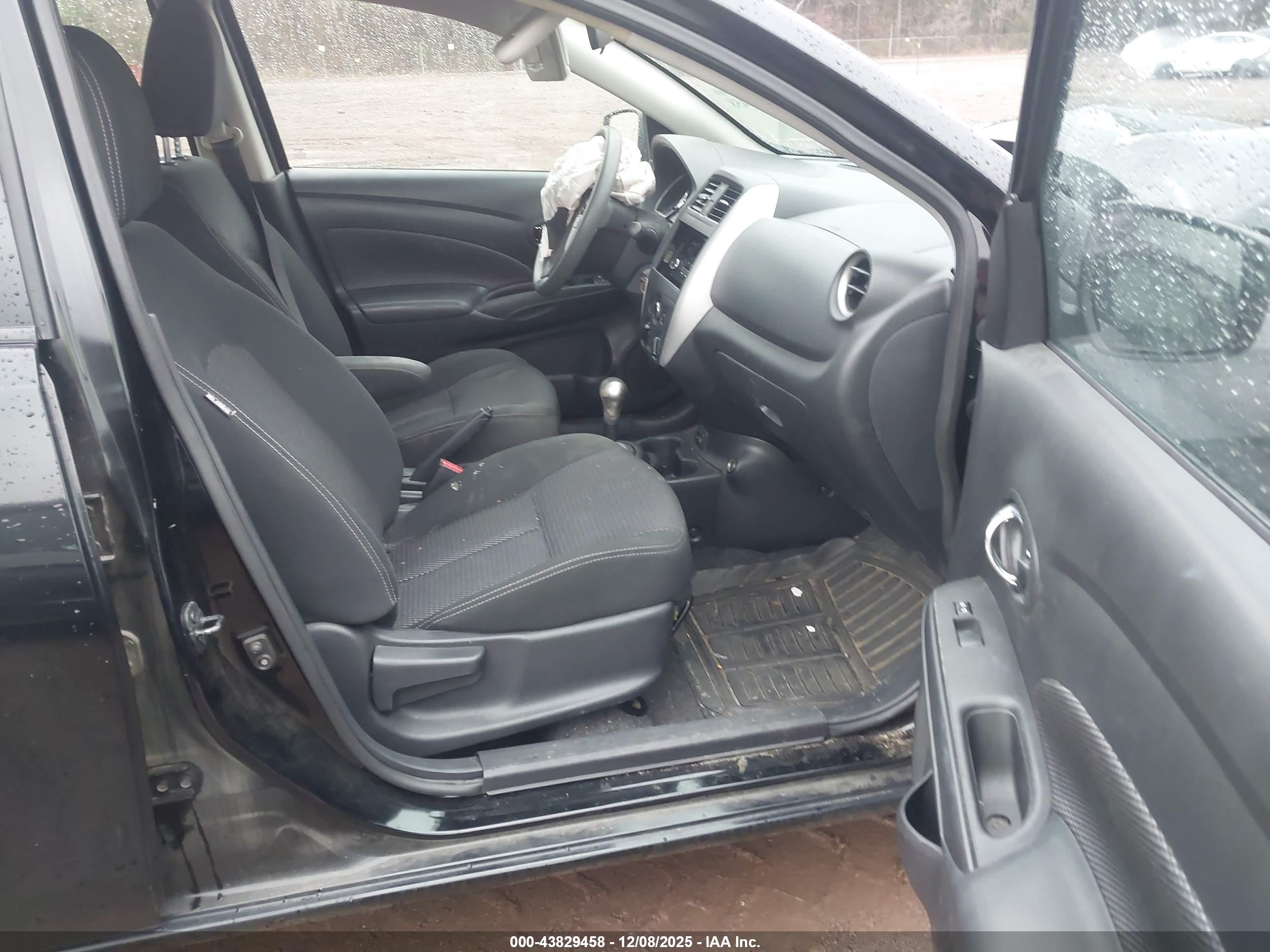 NISSAN VERSA image 5