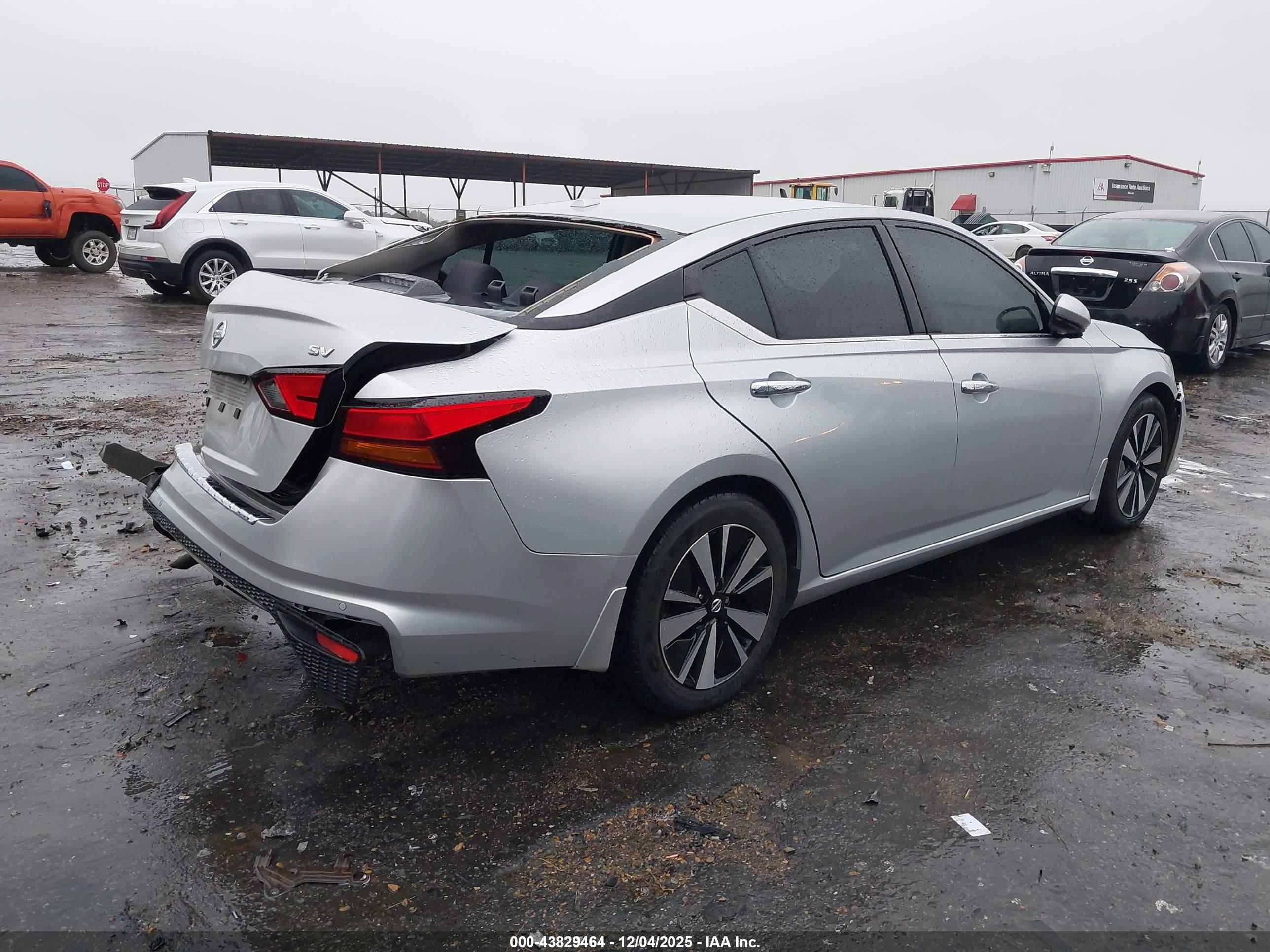 NISSAN ALTIMA image 4