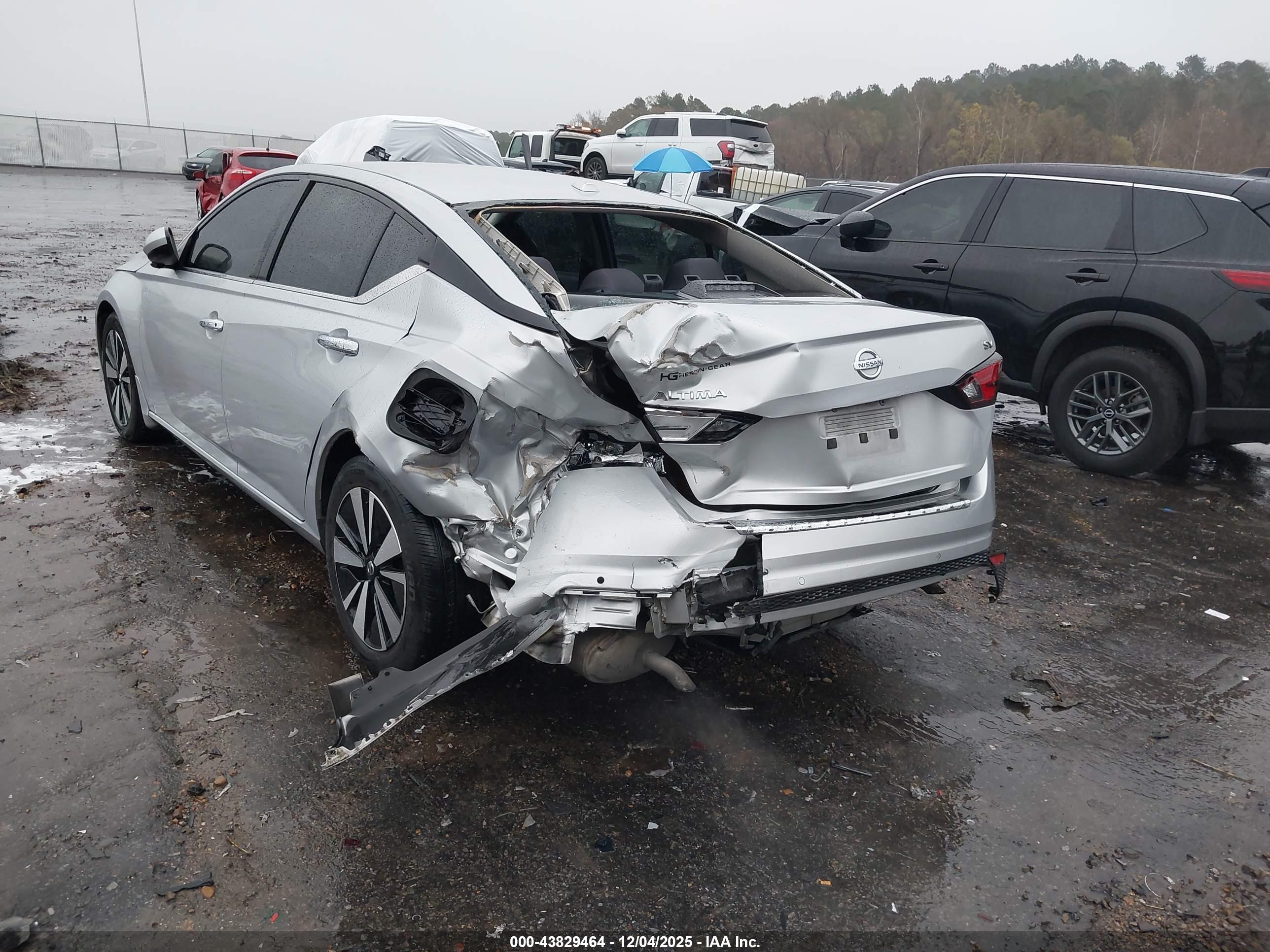 NISSAN ALTIMA image 6