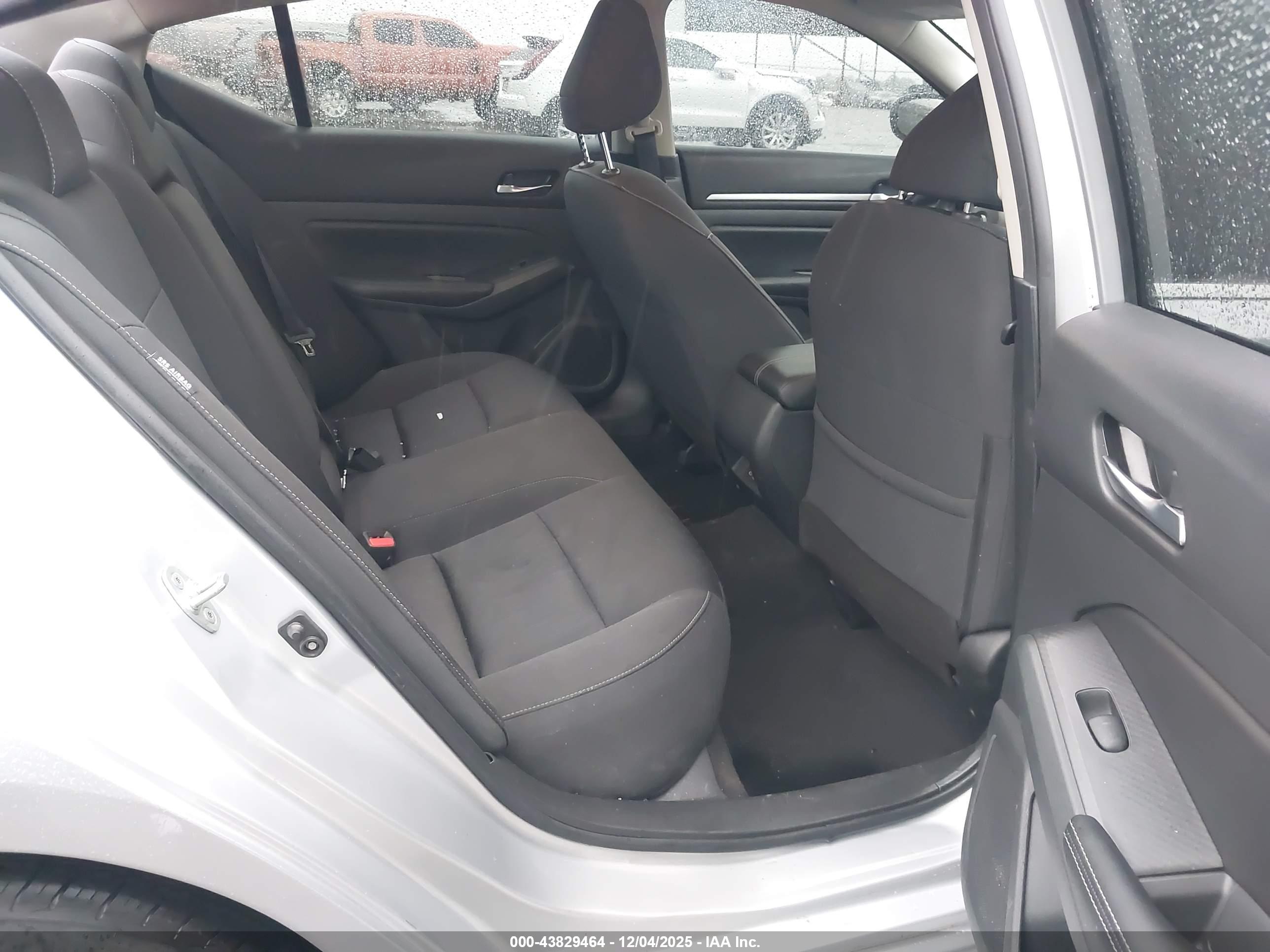NISSAN ALTIMA image 8