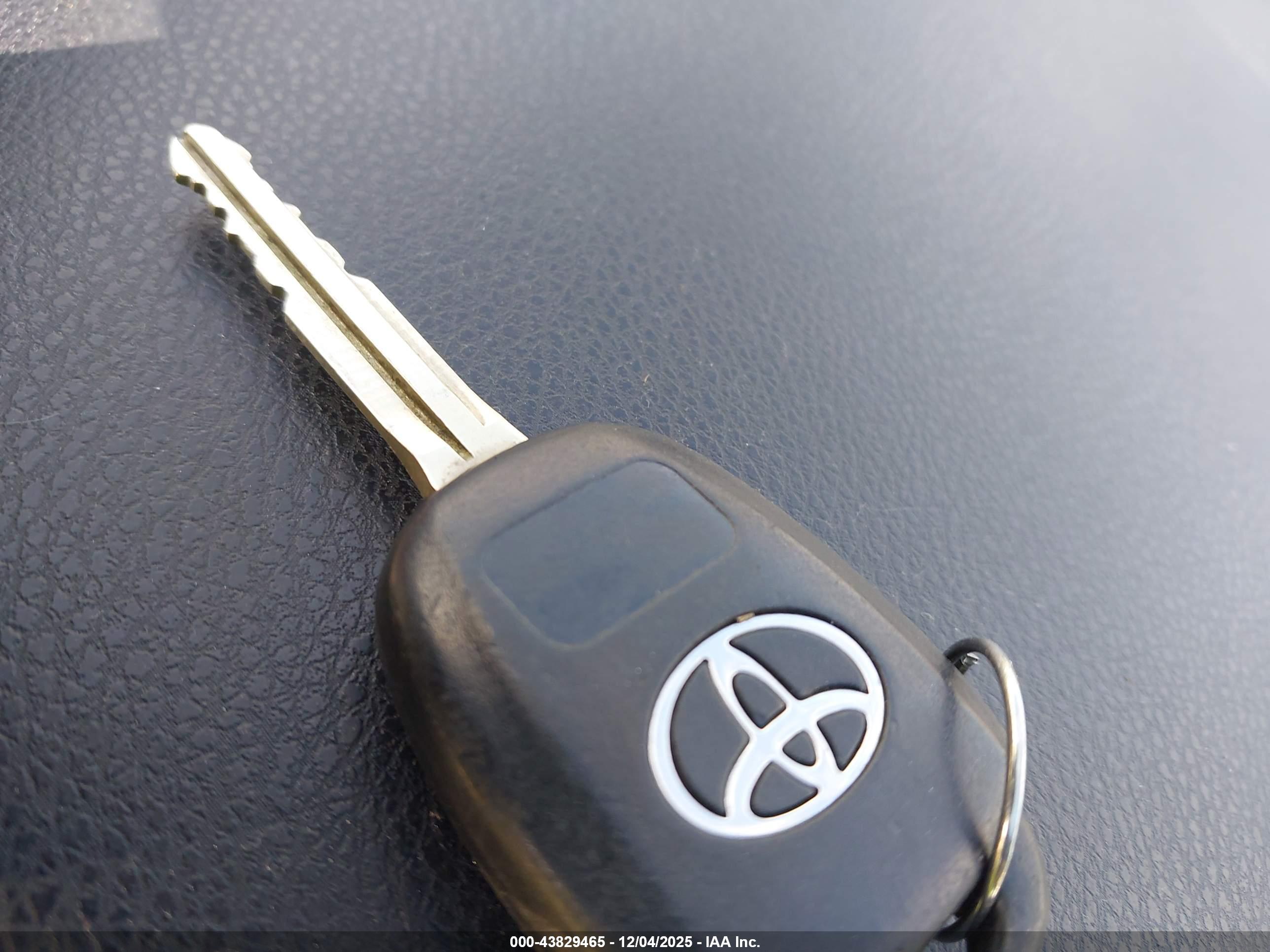 TOYOTA COROLLA image 11