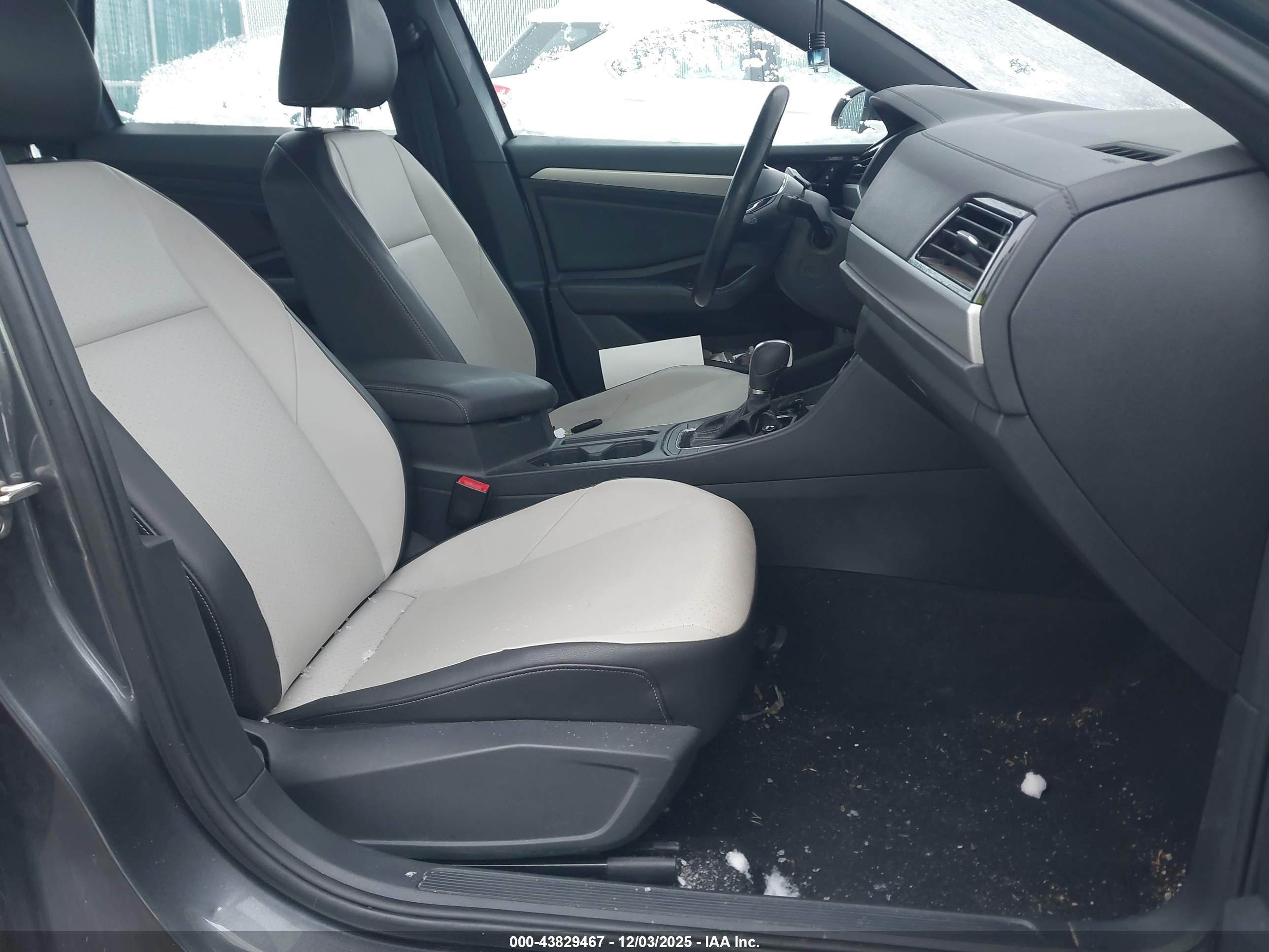 VOLKSWAGEN JETTA image 5