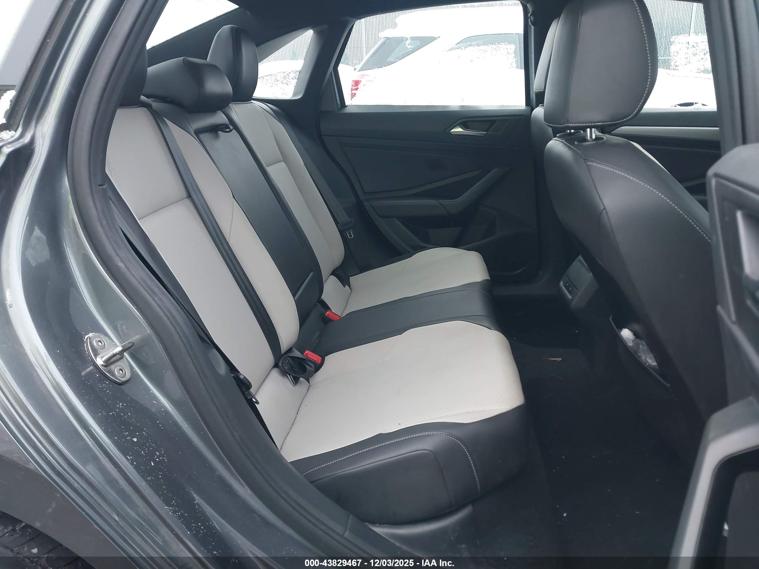 VOLKSWAGEN JETTA image 8